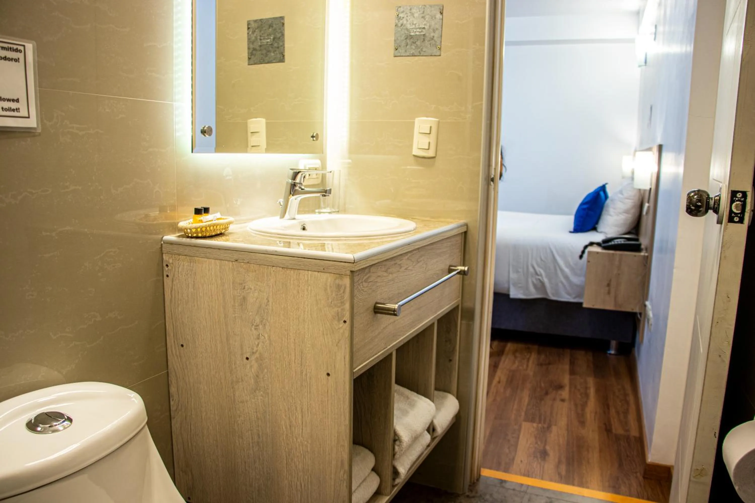 Toilet in Estancia San Pedro Hotel