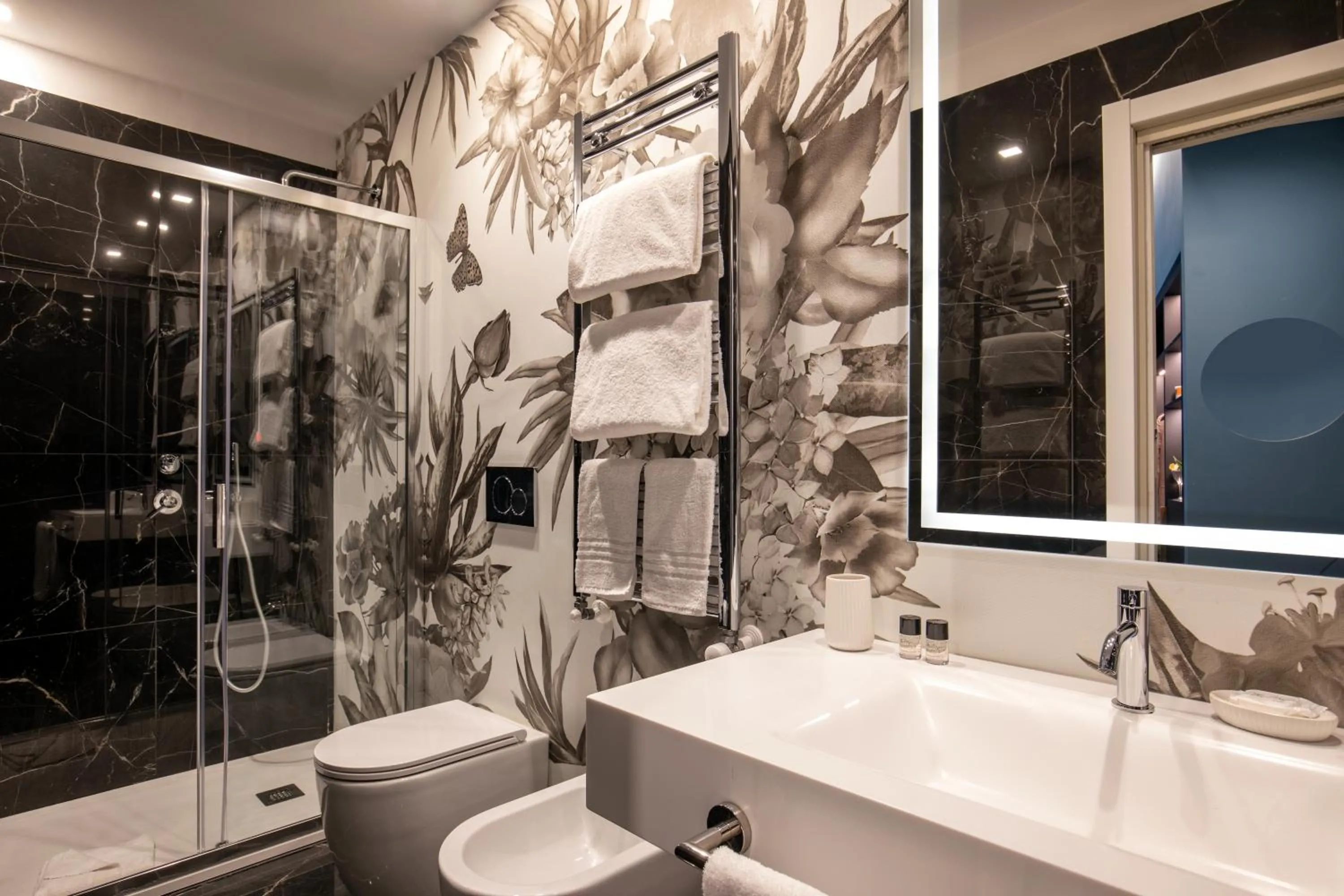 Shower in The Major Hotel