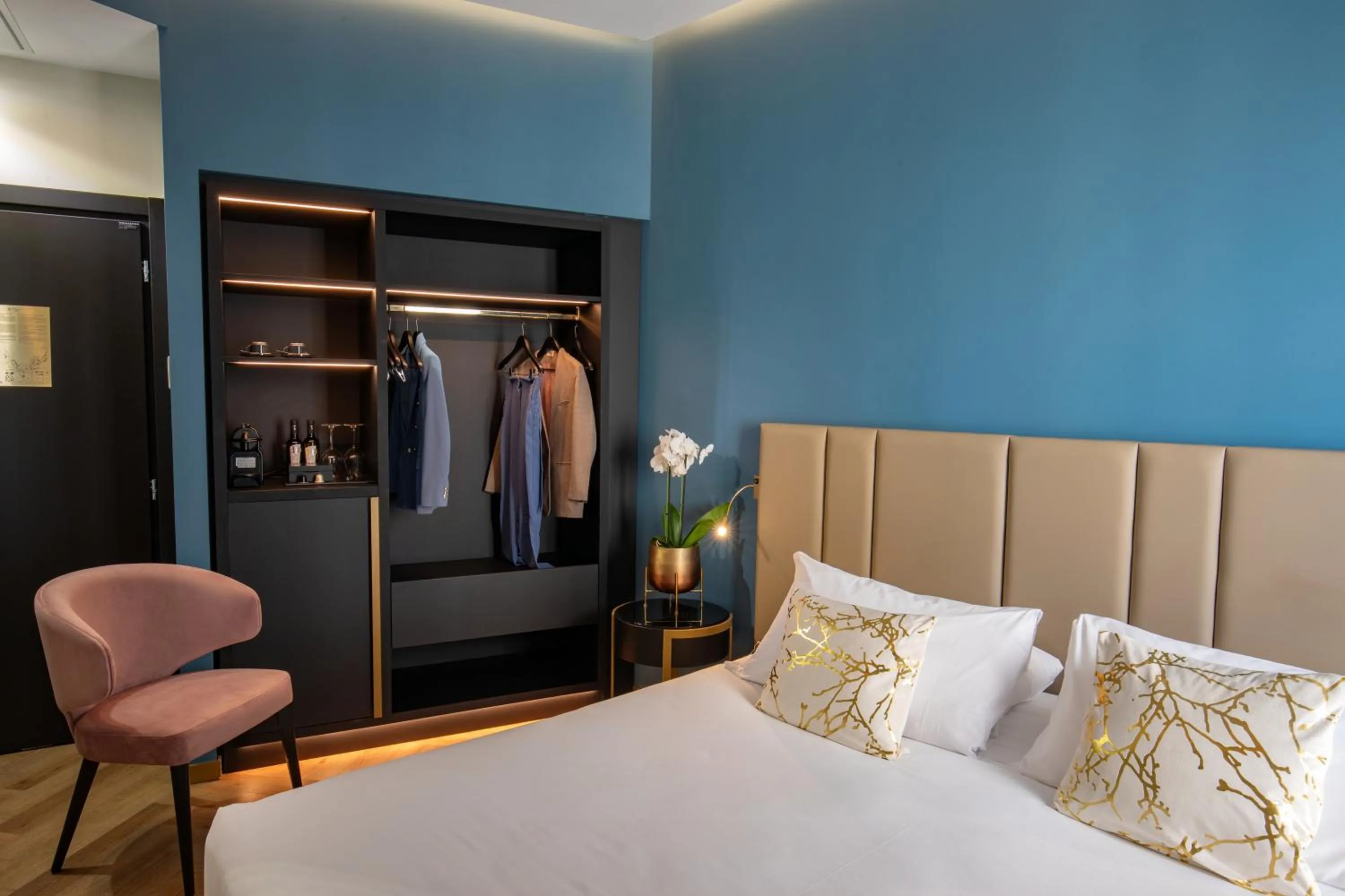 Other, Bed in The Major Hotel