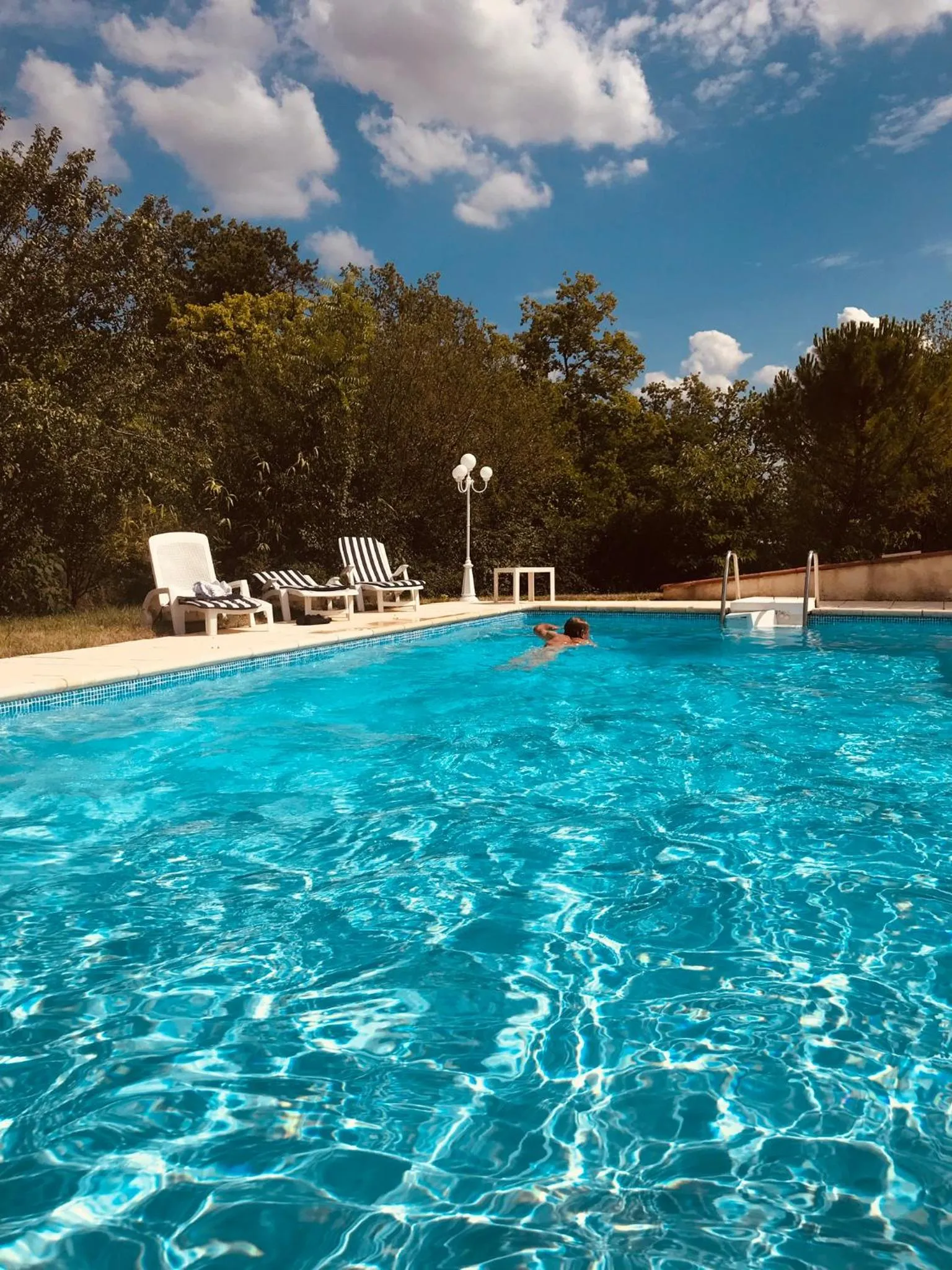 Swimming pool in Le Bouyssou