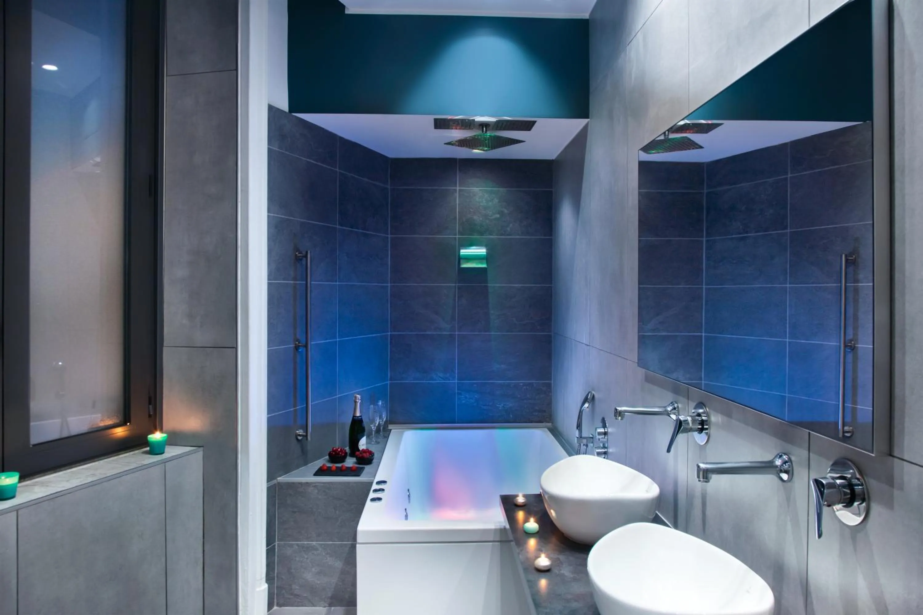 Bathroom in Enjoy Art