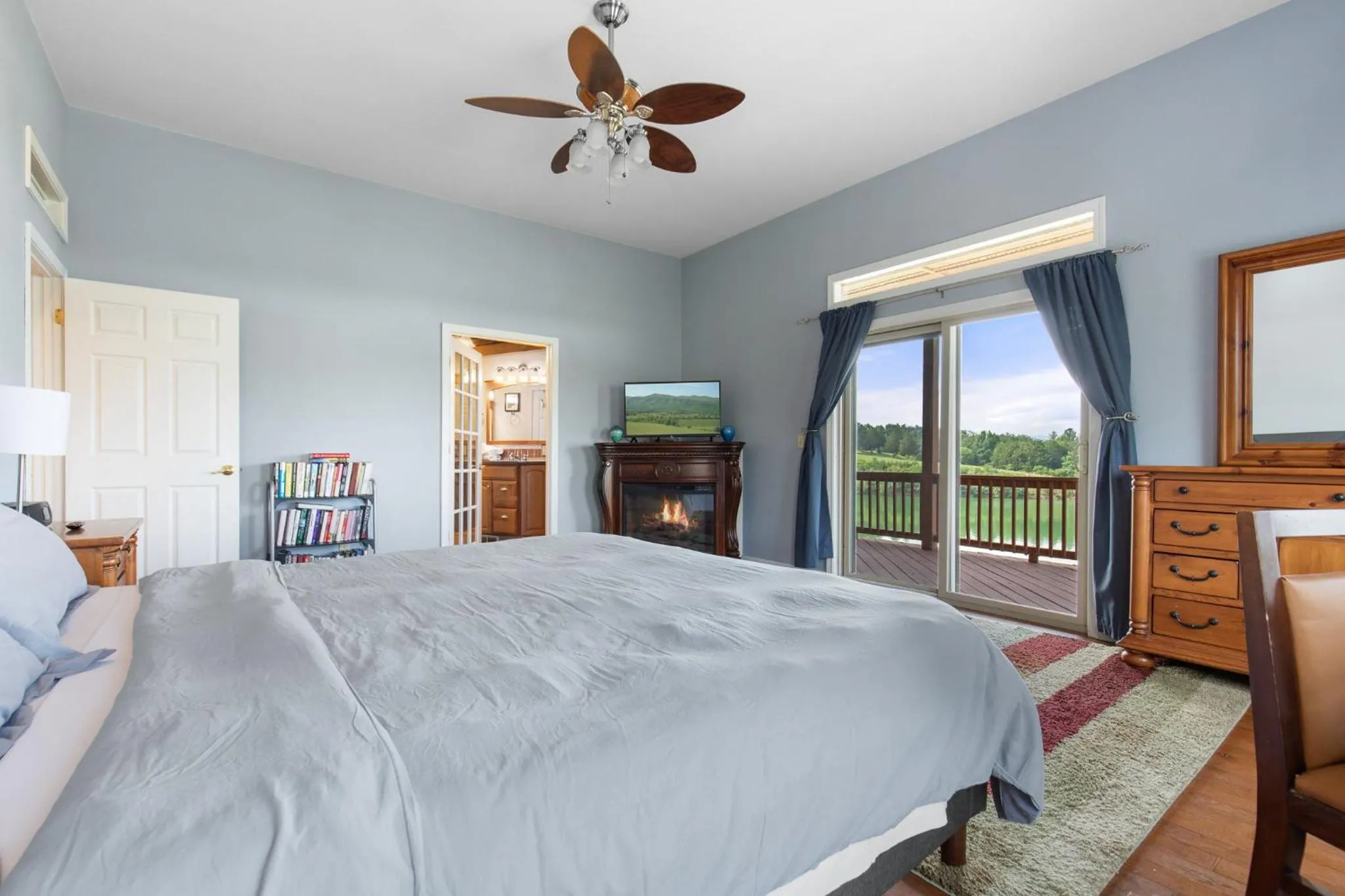 Property building, Bed in Wonderland Cove