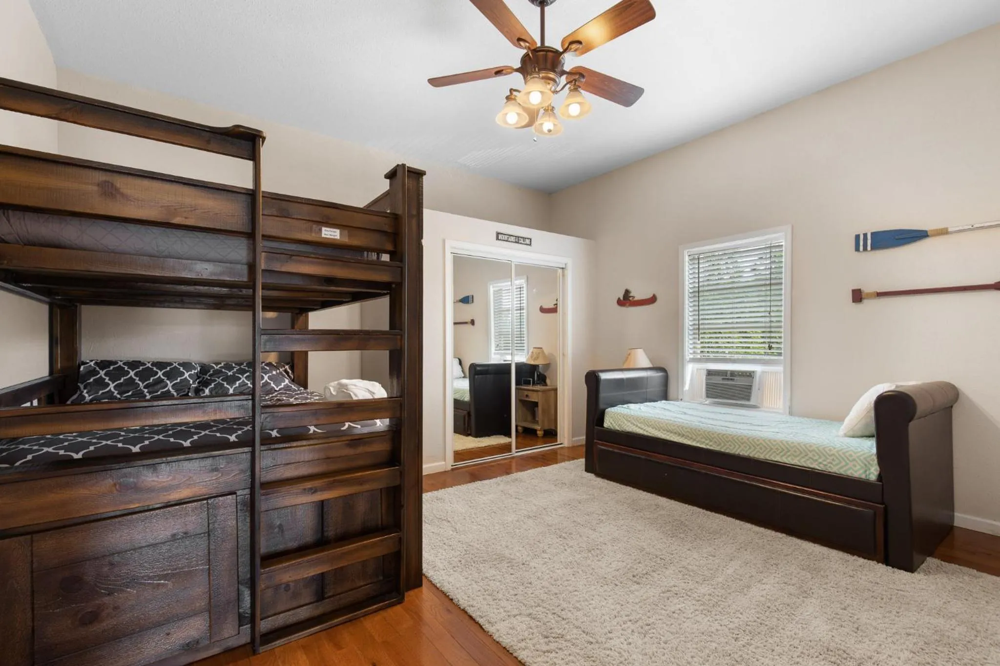 Property building, Bed in Wonderland Cove