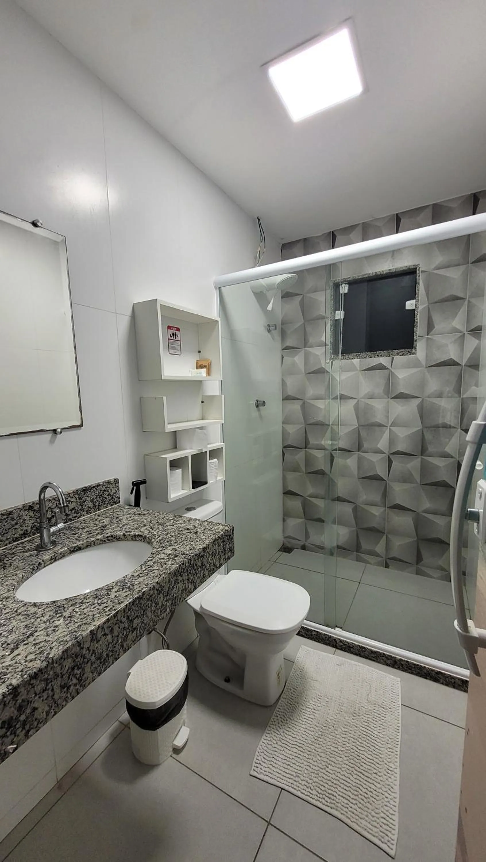 Bathroom in Pousada Sol e Descanso - by Easy Hotéis