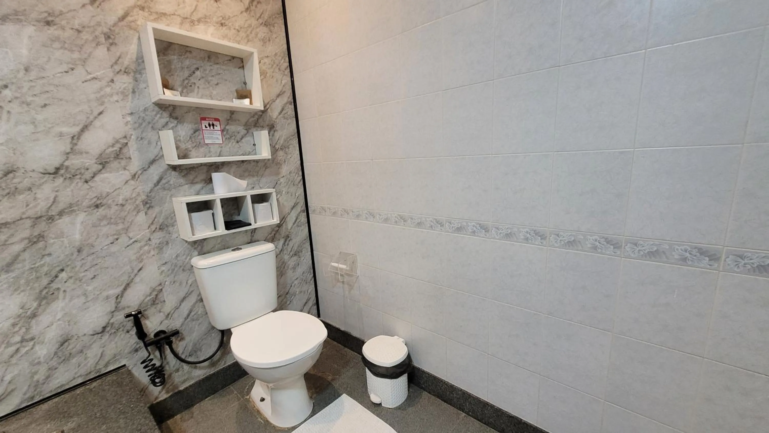 Bathroom in Pousada Sol e Descanso - by Easy Hotéis