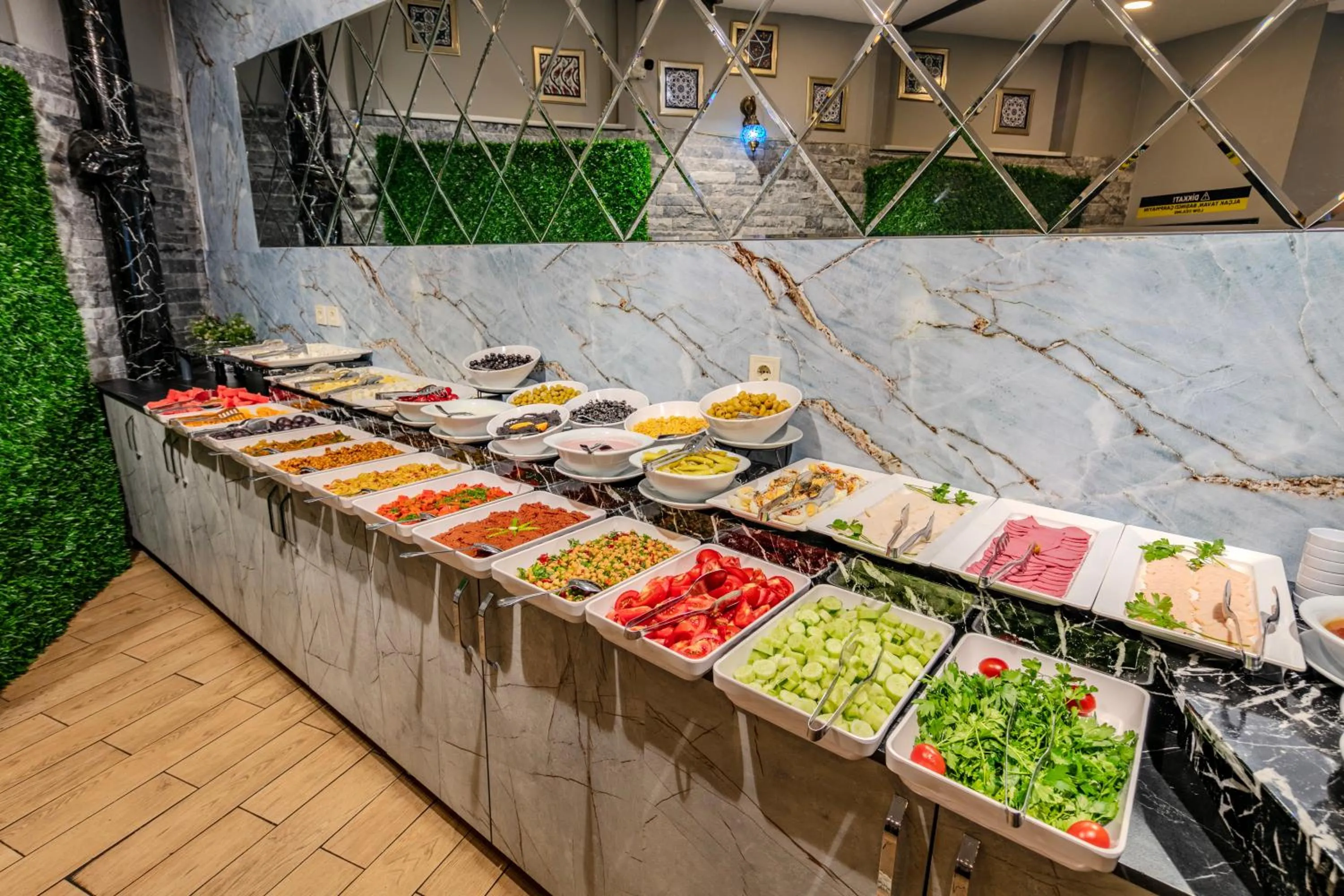 Restaurant/places to eat in Sultan Hamit Hotel