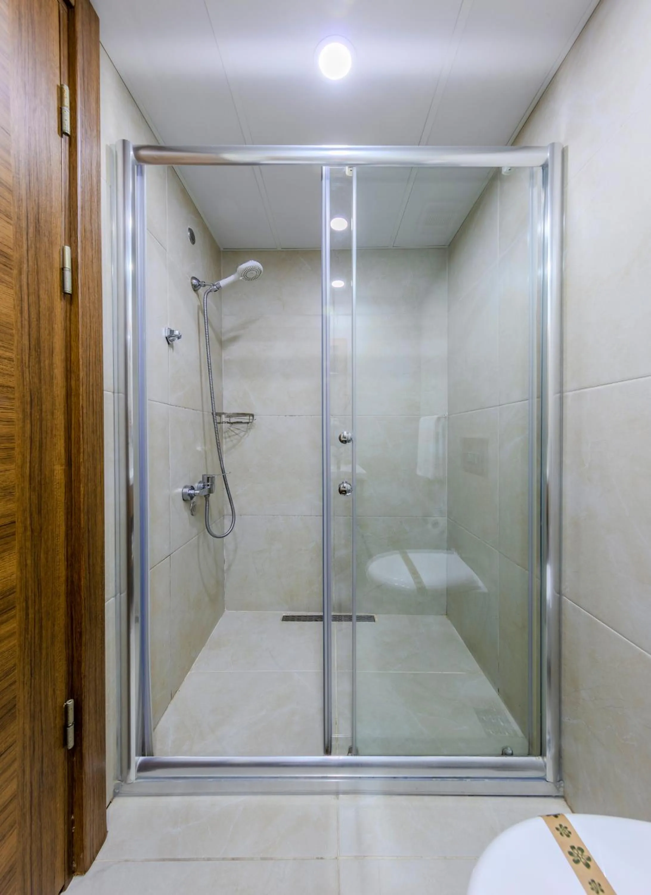Shower in Sultan Hamit Hotel