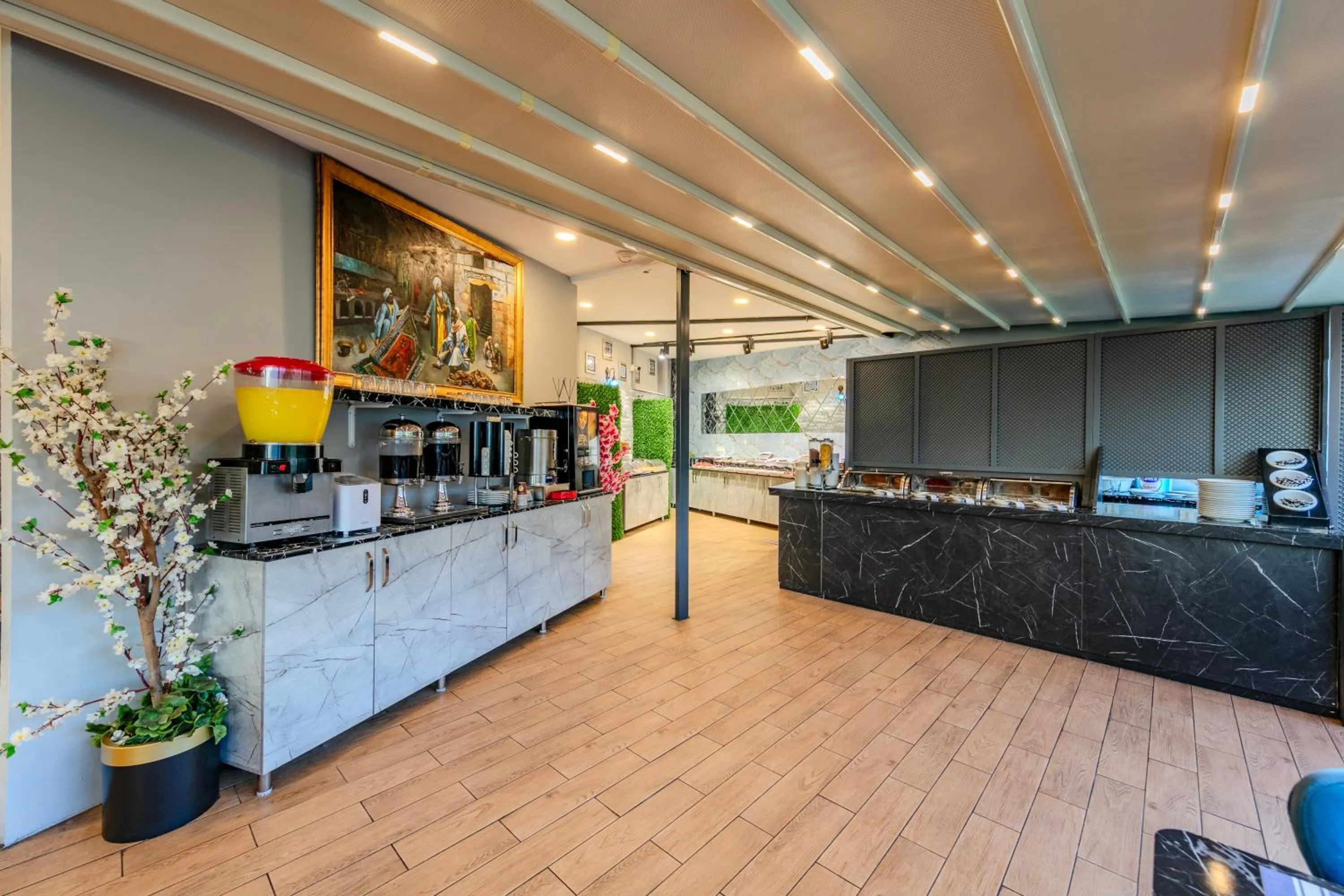 Restaurant/places to eat in Sultan Hamit Hotel