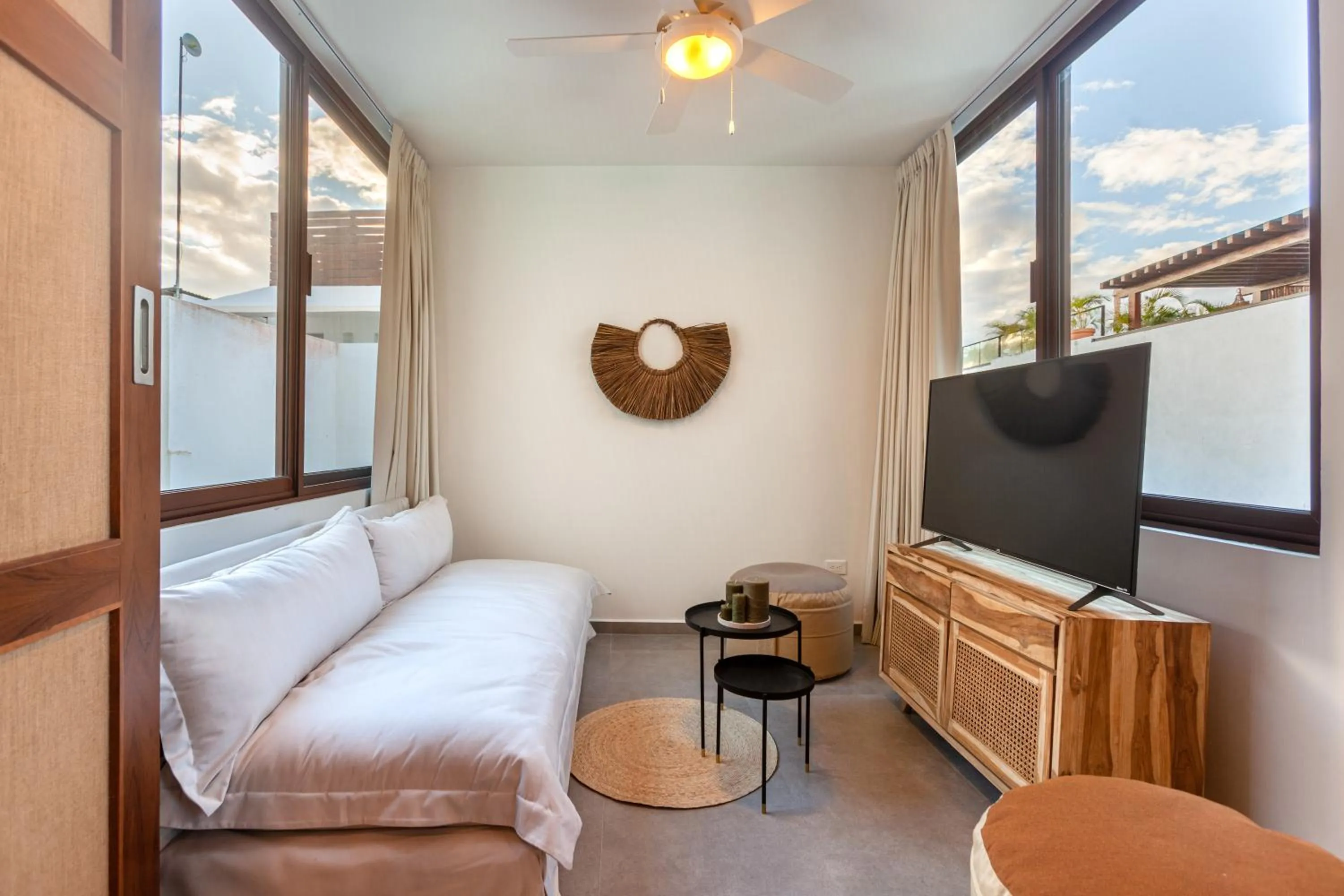 Living room, Bed in Azalea by Zamá Homes