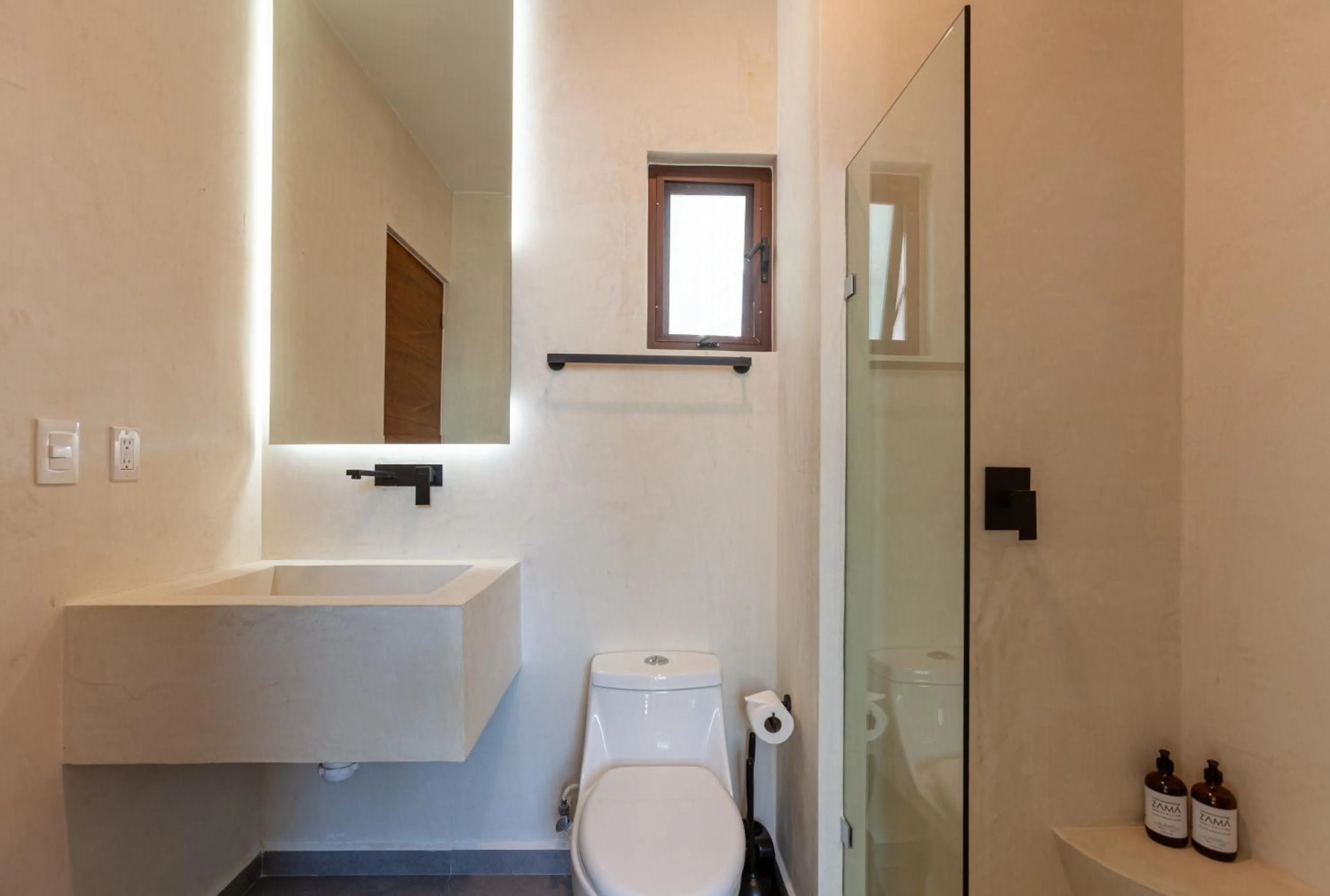 Bathroom in Azalea by Zamá Homes