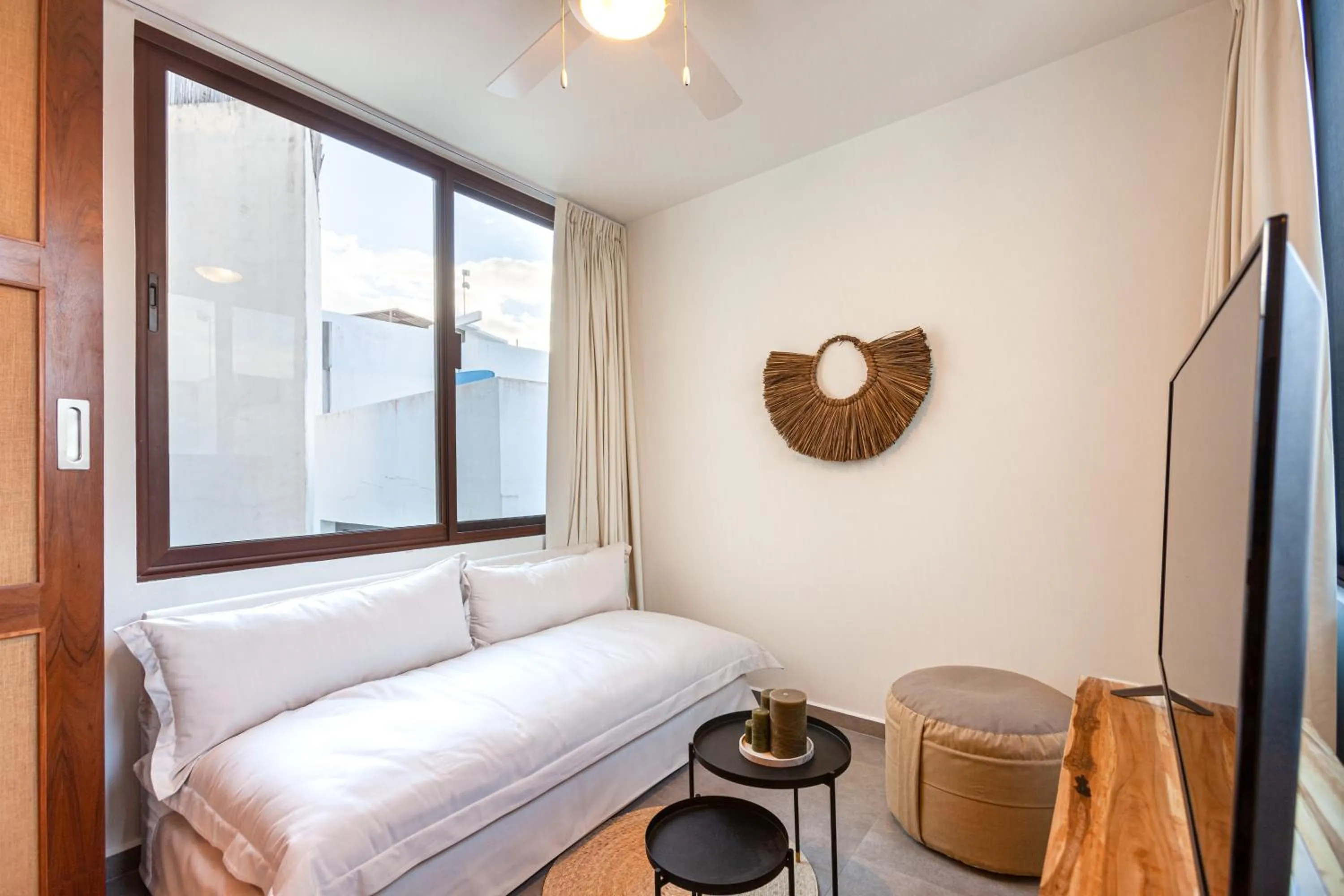 Living room, Bed in Azalea by Zamá Homes