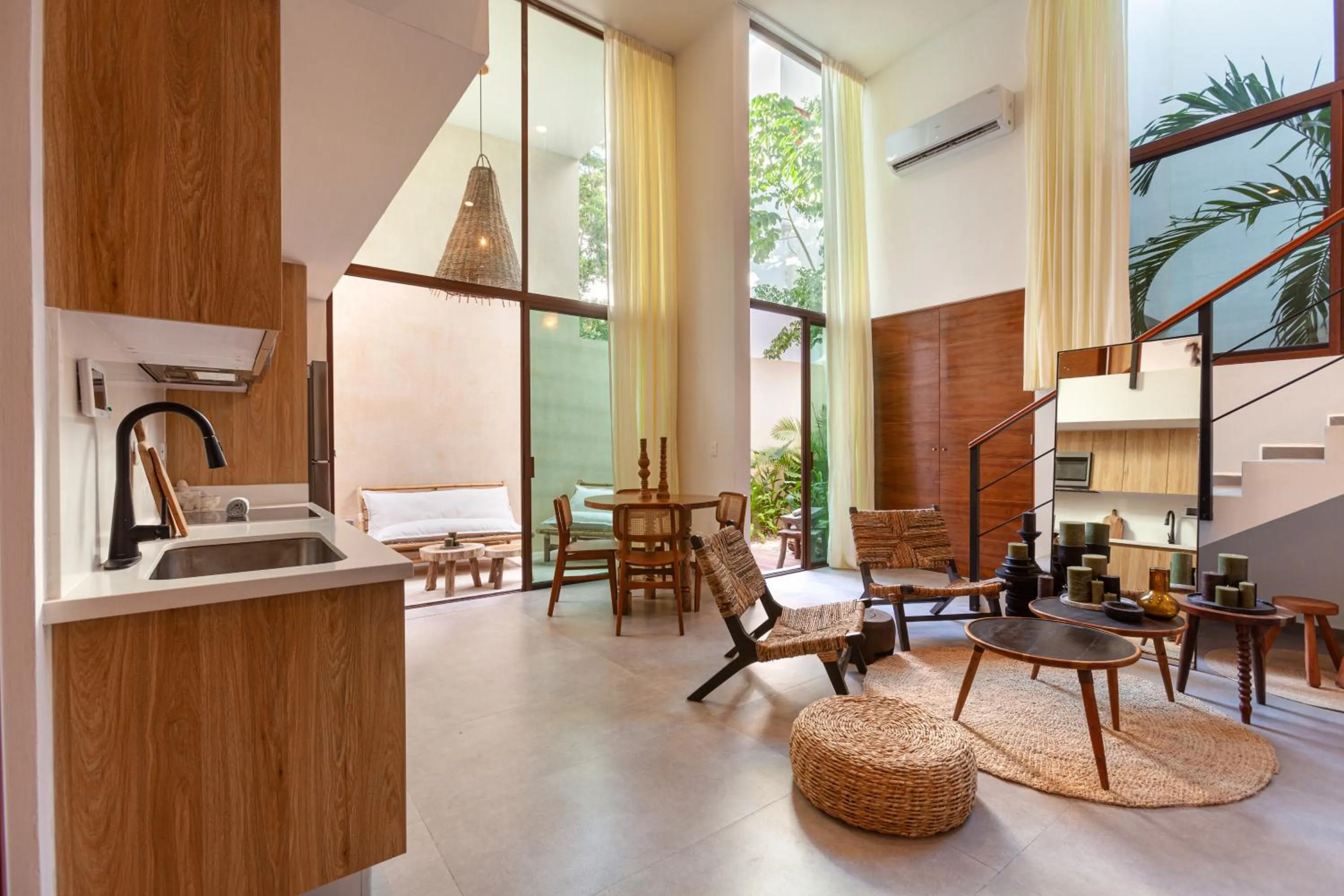 Living room in Azalea by Zamá Homes