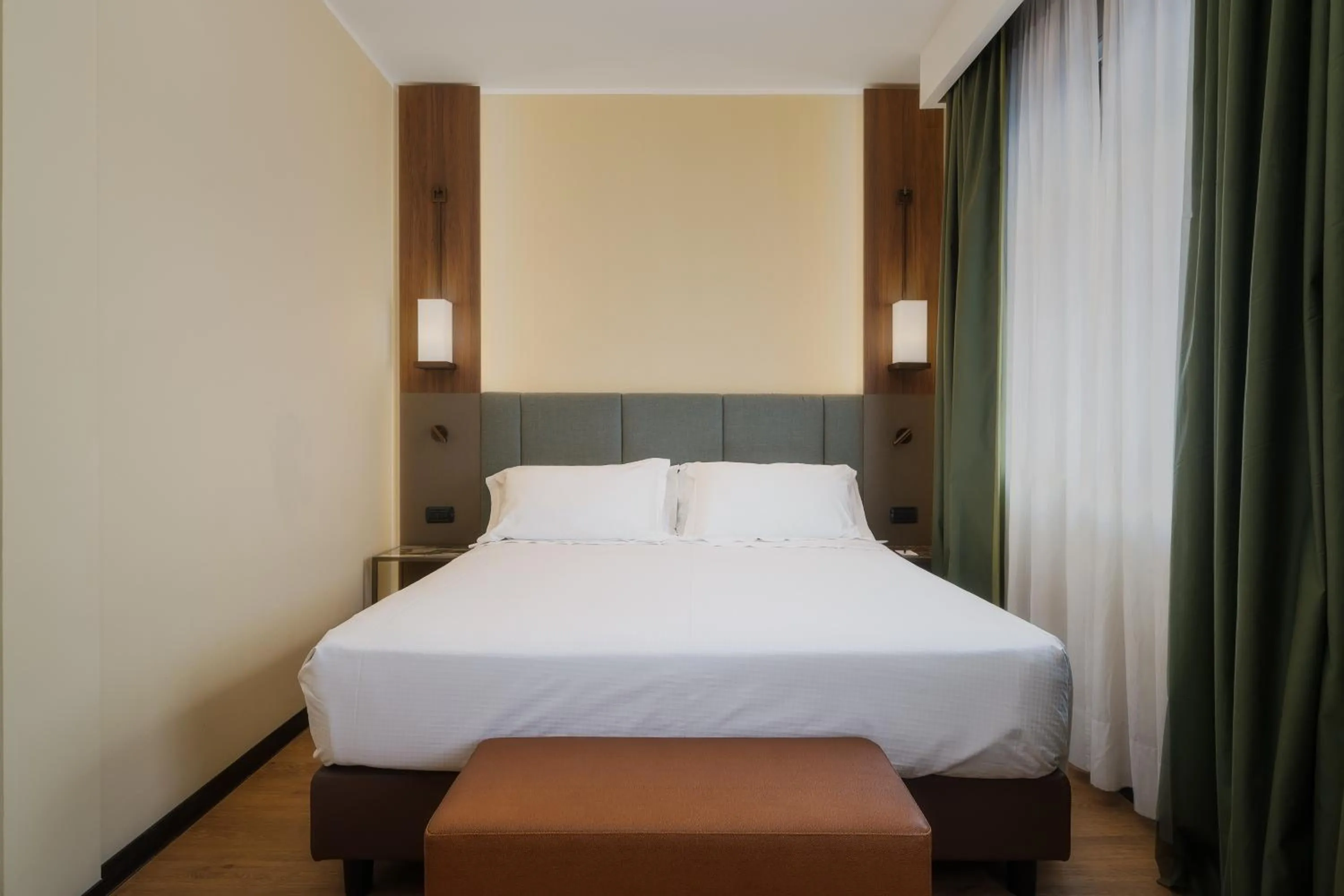 Bedroom, Bed in Hotel Mozart