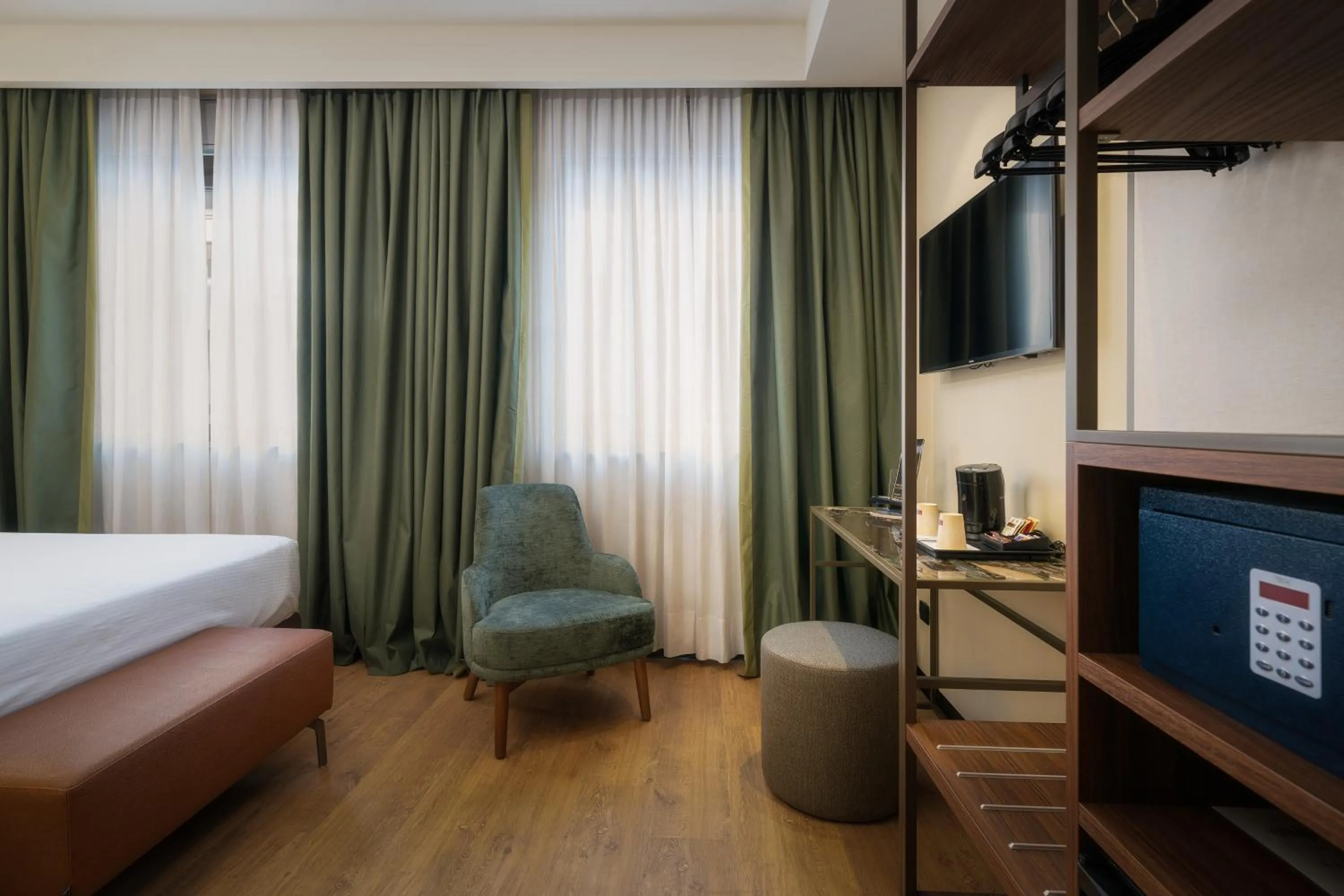 Bedroom, Bed in Hotel Mozart