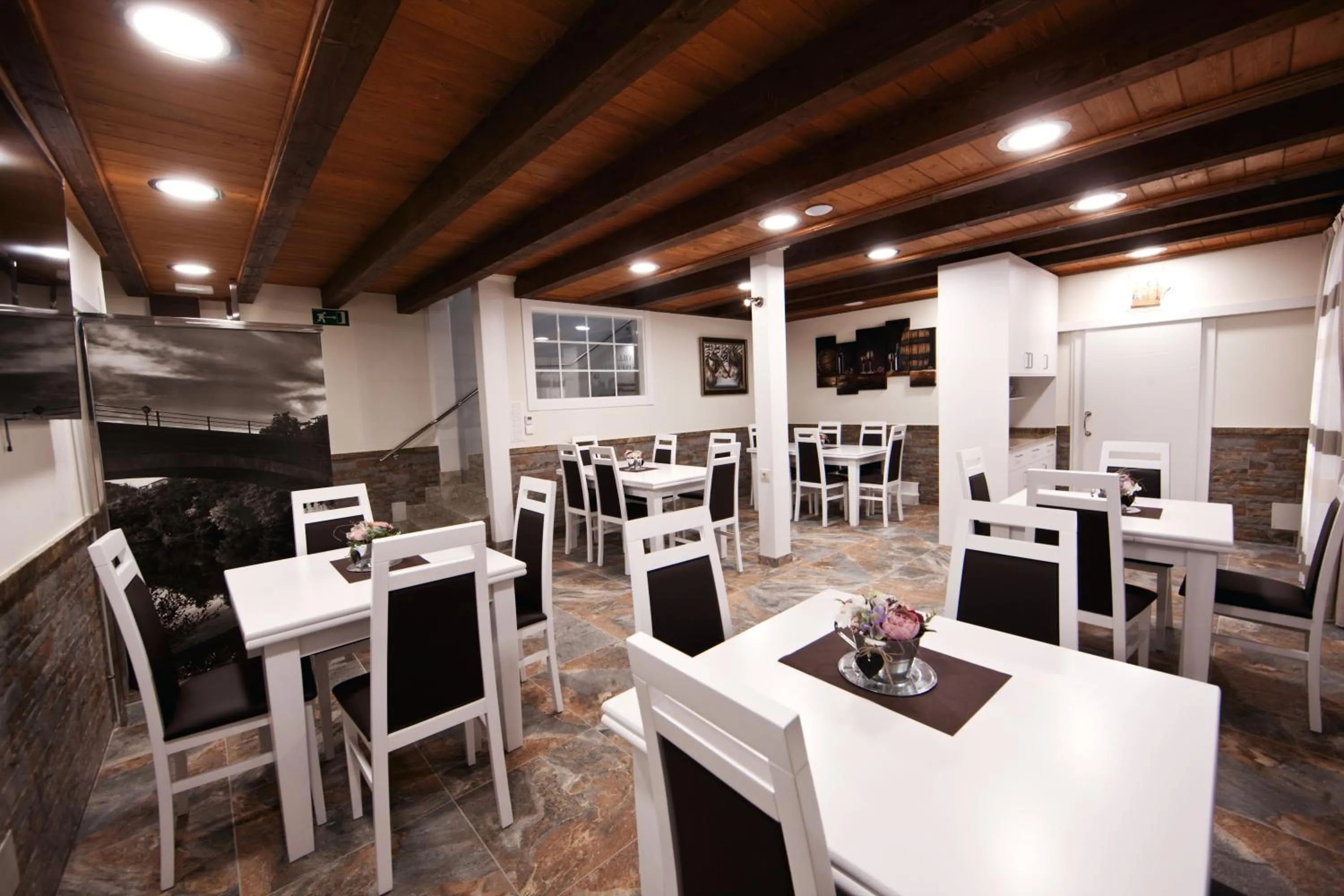 Restaurant/places to eat in VILLA DOS INFANTAS