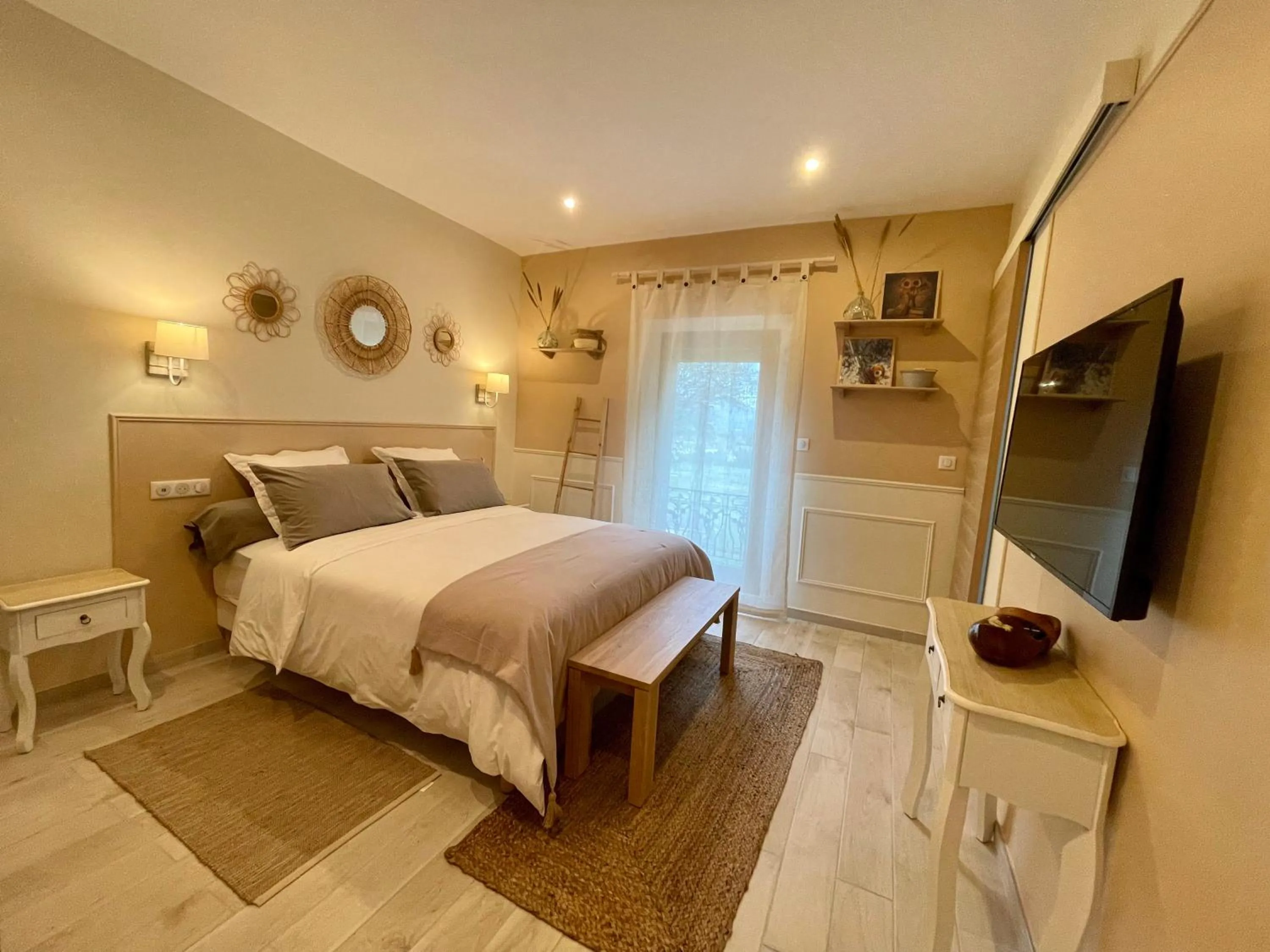 Photo of the whole room, Bed in Bastide Beaudinard