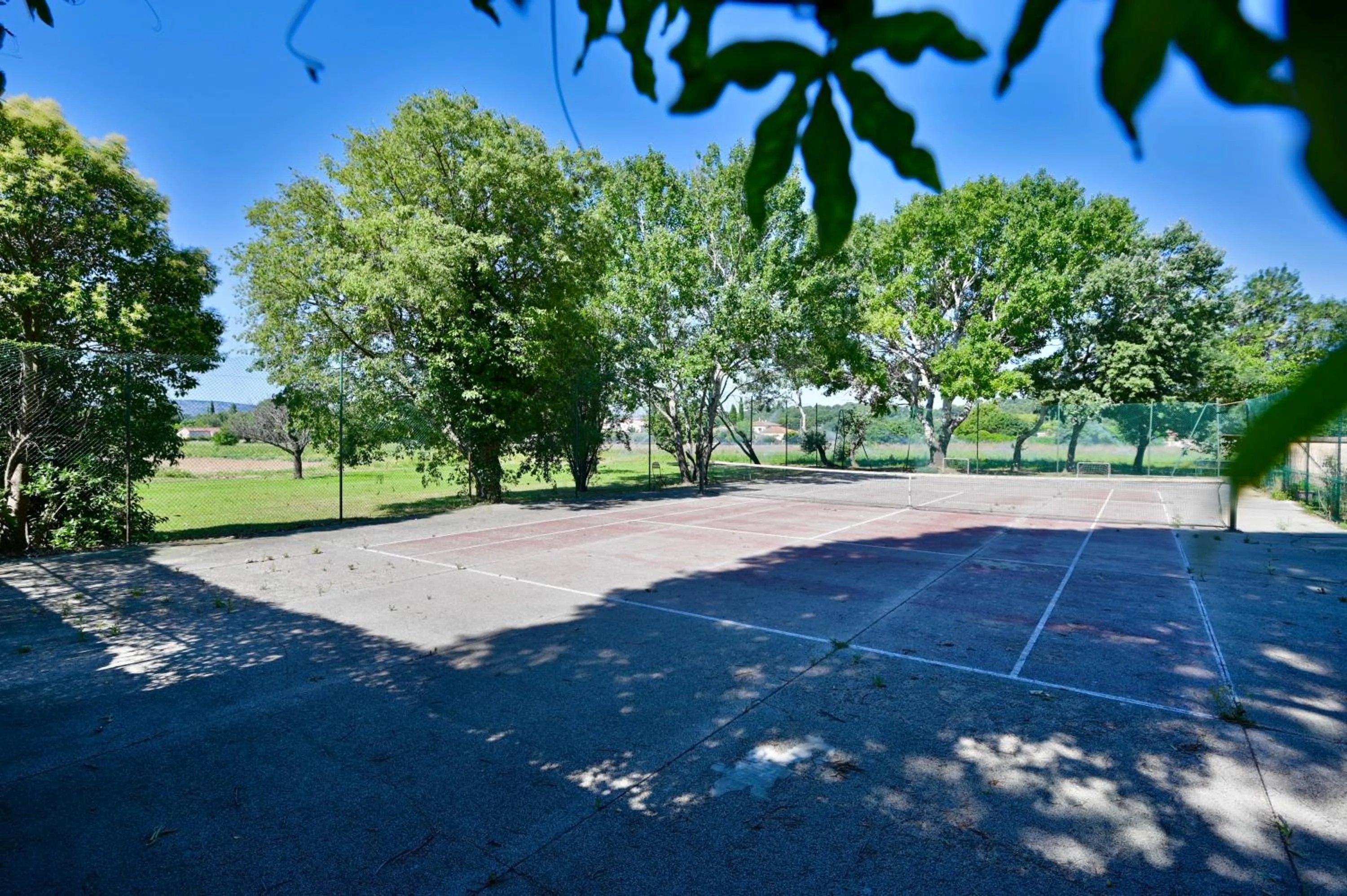 Tennis court in Bastide Beaudinard