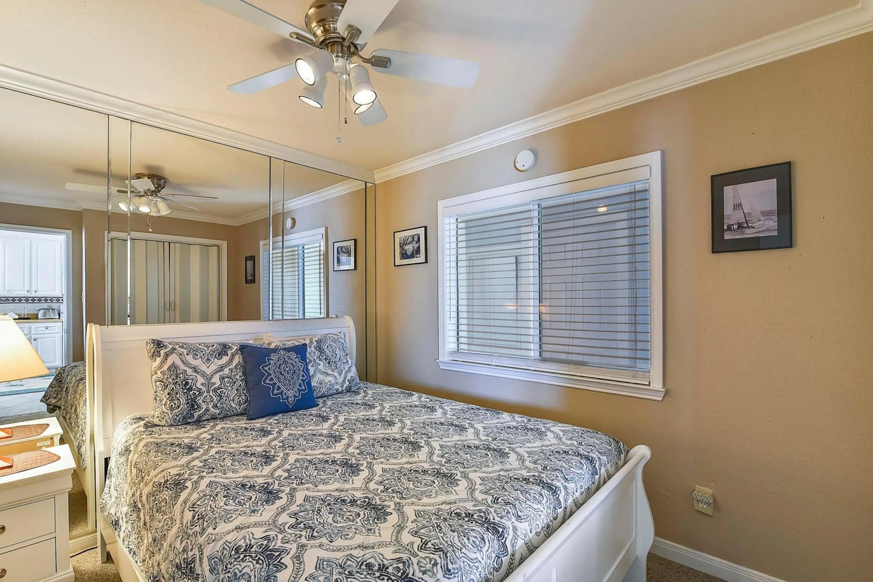 Bed in Seascape 1311