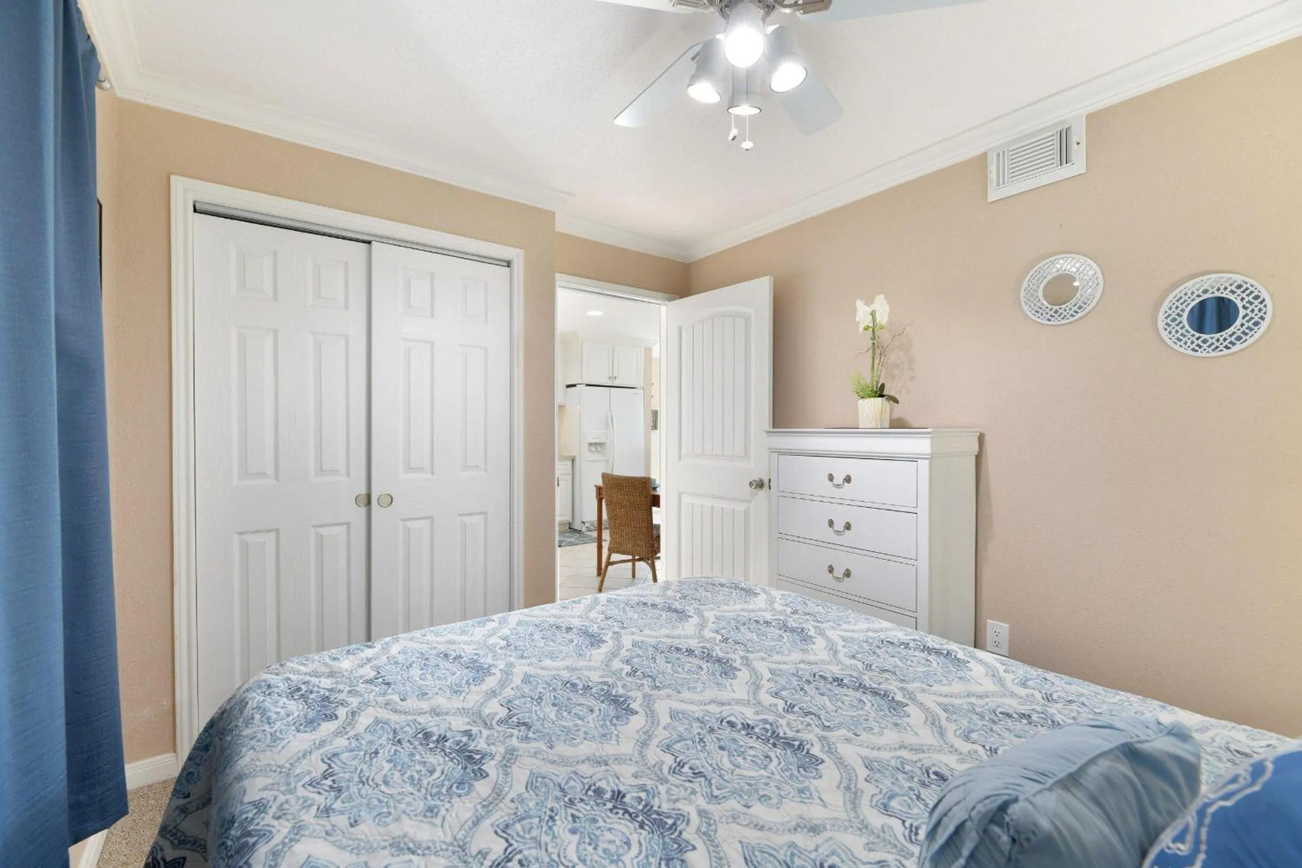 Bed in Seascape 1311