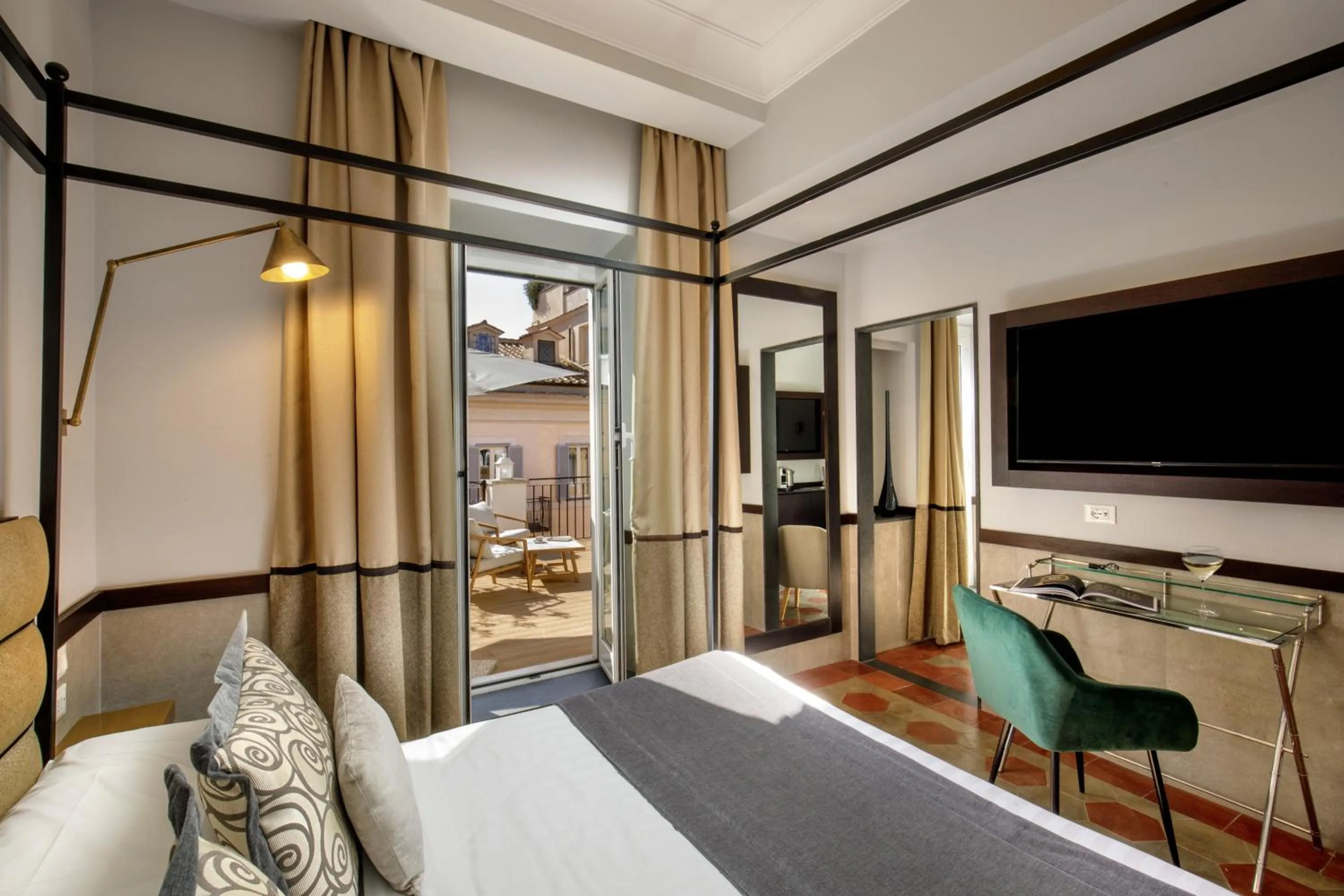 Bedroom, Bed in Flâneur Suites Corso