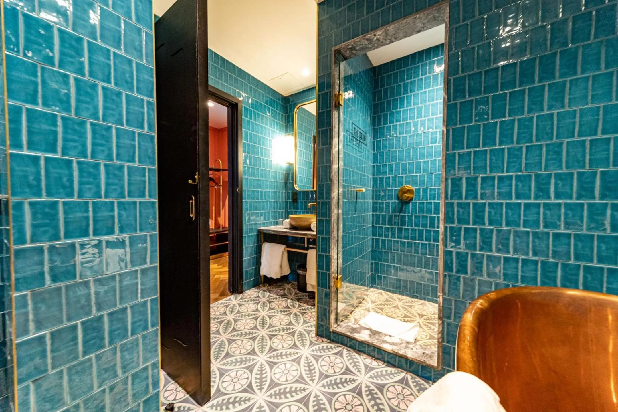 Bathroom, Bed in The Dean Galway