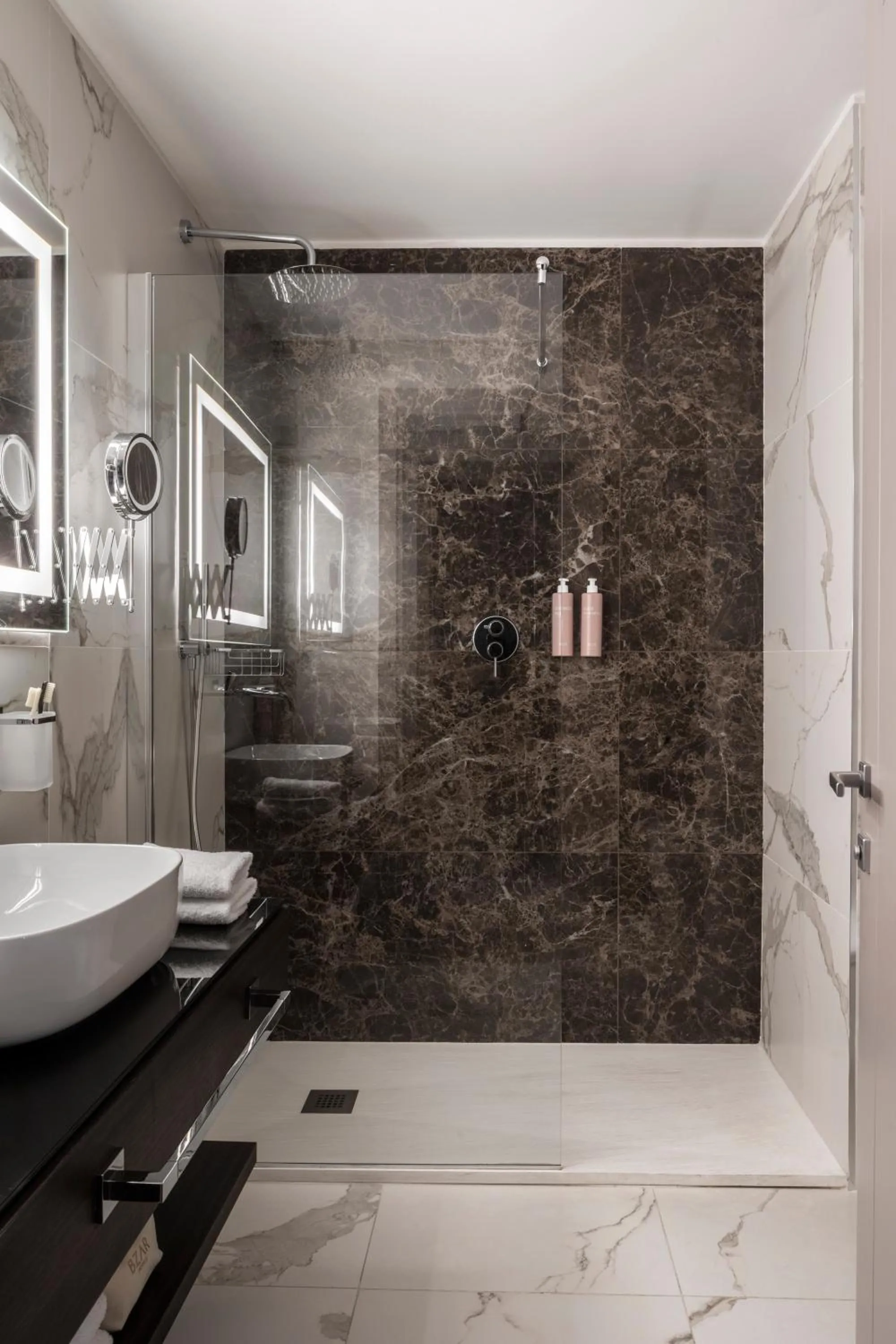 Shower in Hotel Viminale