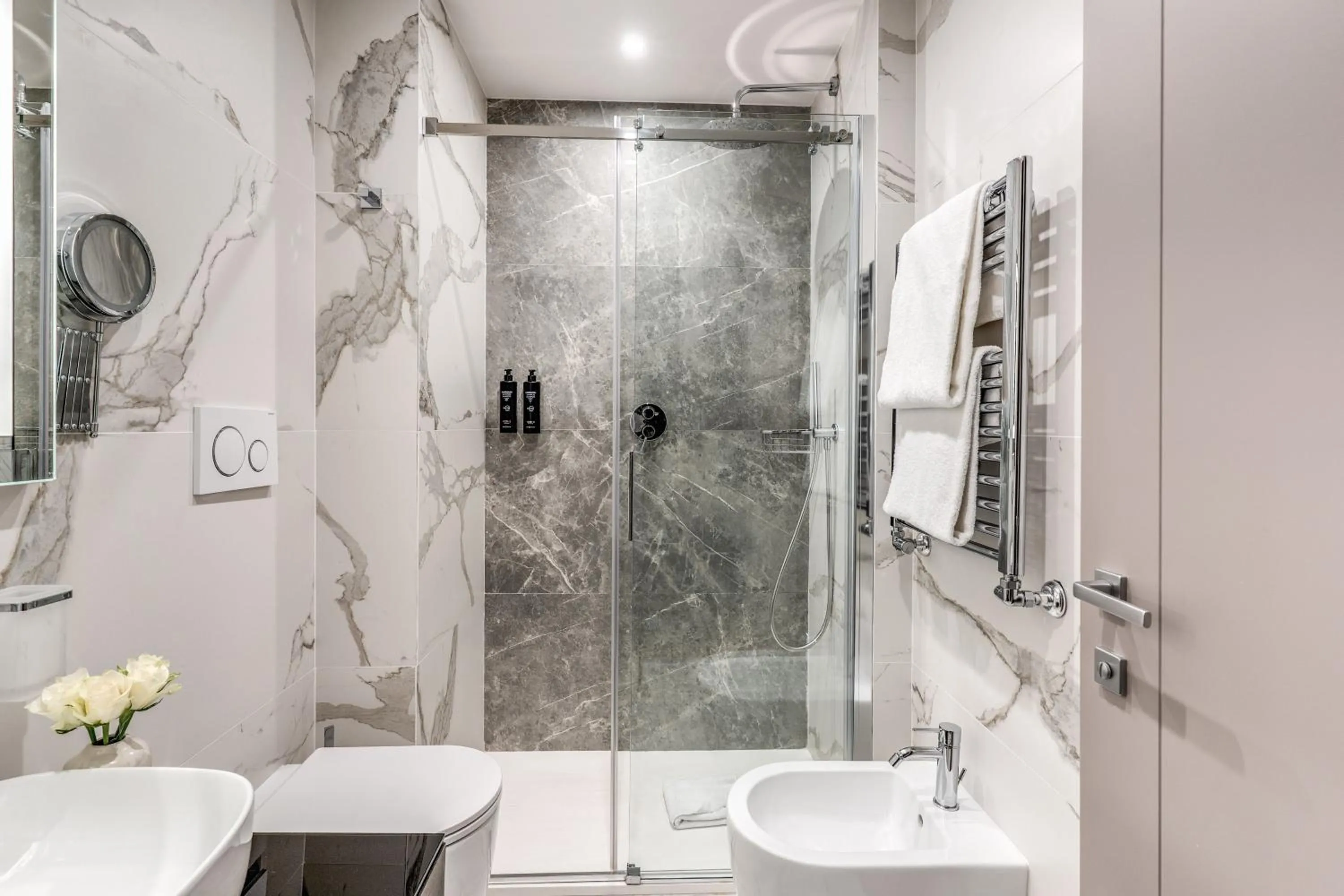 Shower in Hotel Viminale