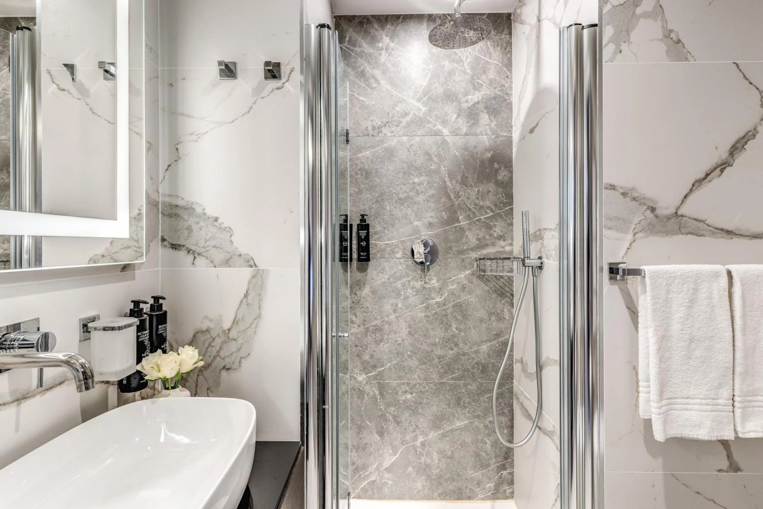Shower in Hotel Viminale