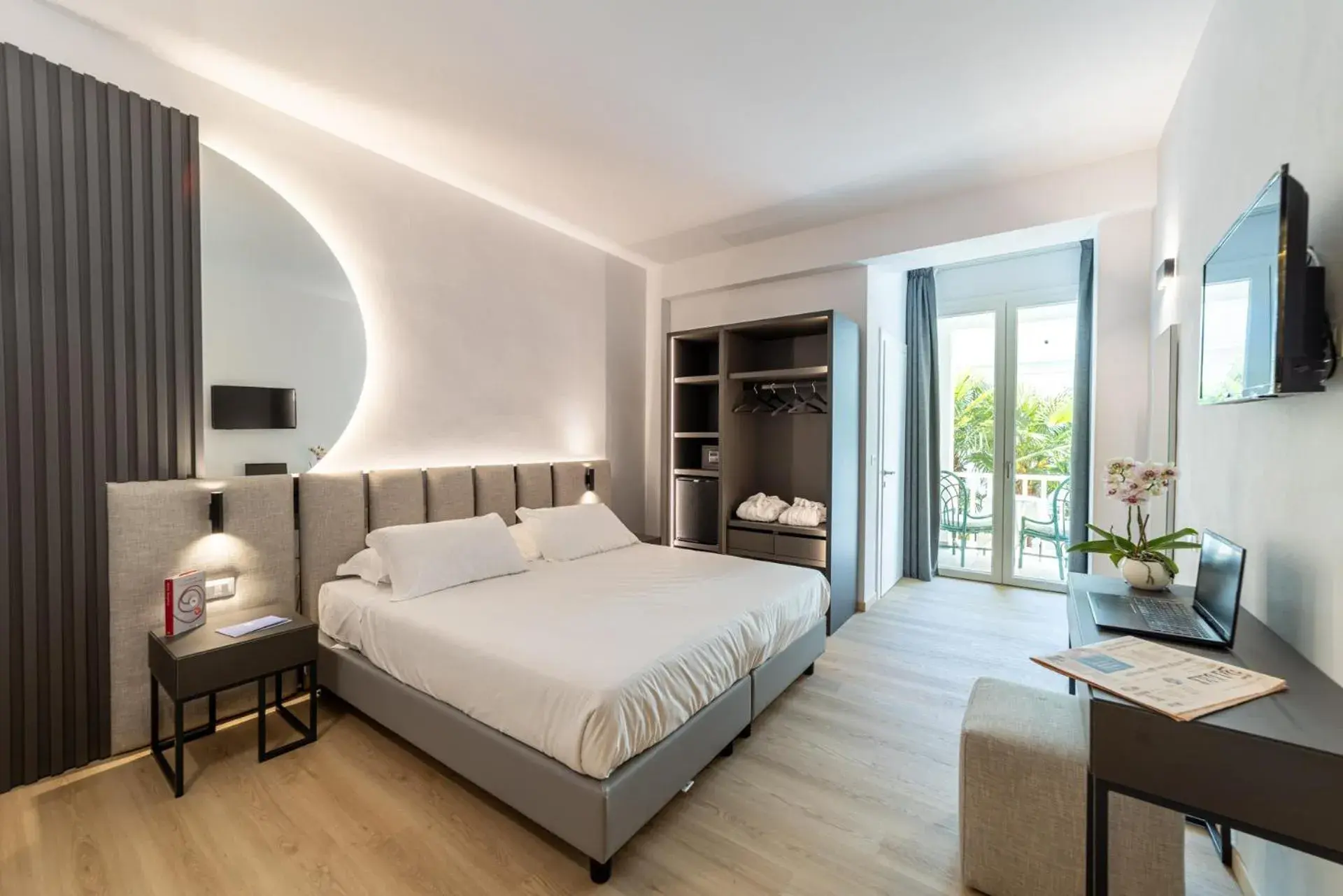 Superior Deluxe Double or Twin Room in Hotel Terme Milano Superior Deluxe Double or Twin Room in Hotel Terme Milano