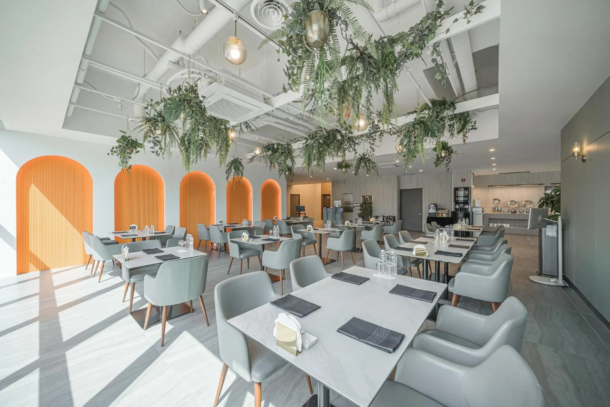 Restaurant/places to eat in Act Hotel