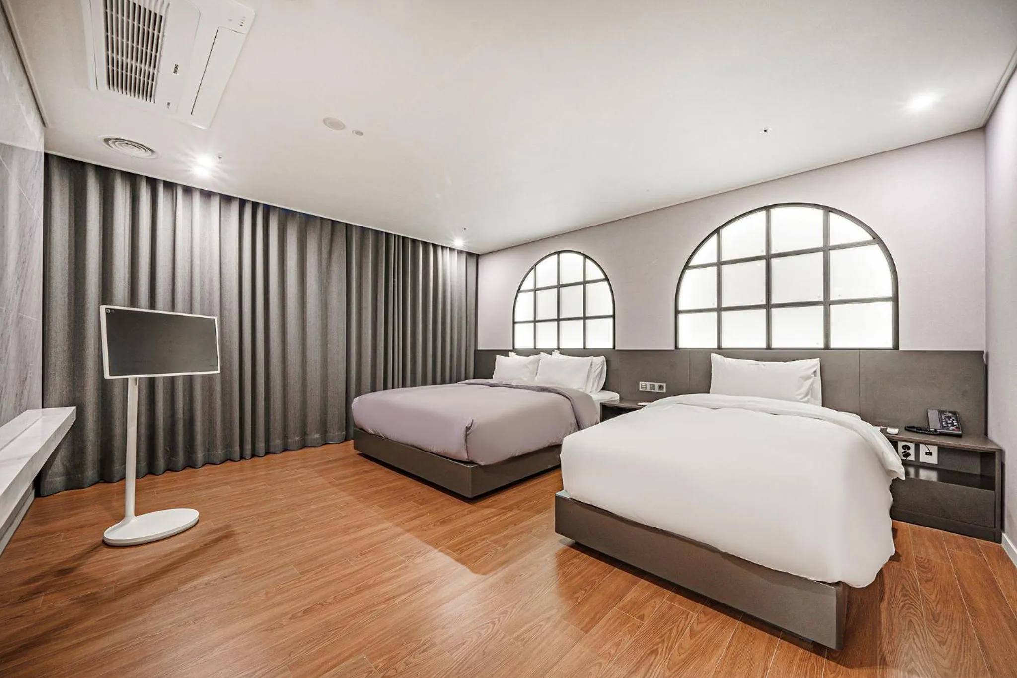 Photo of the whole room, Bed in Act Hotel