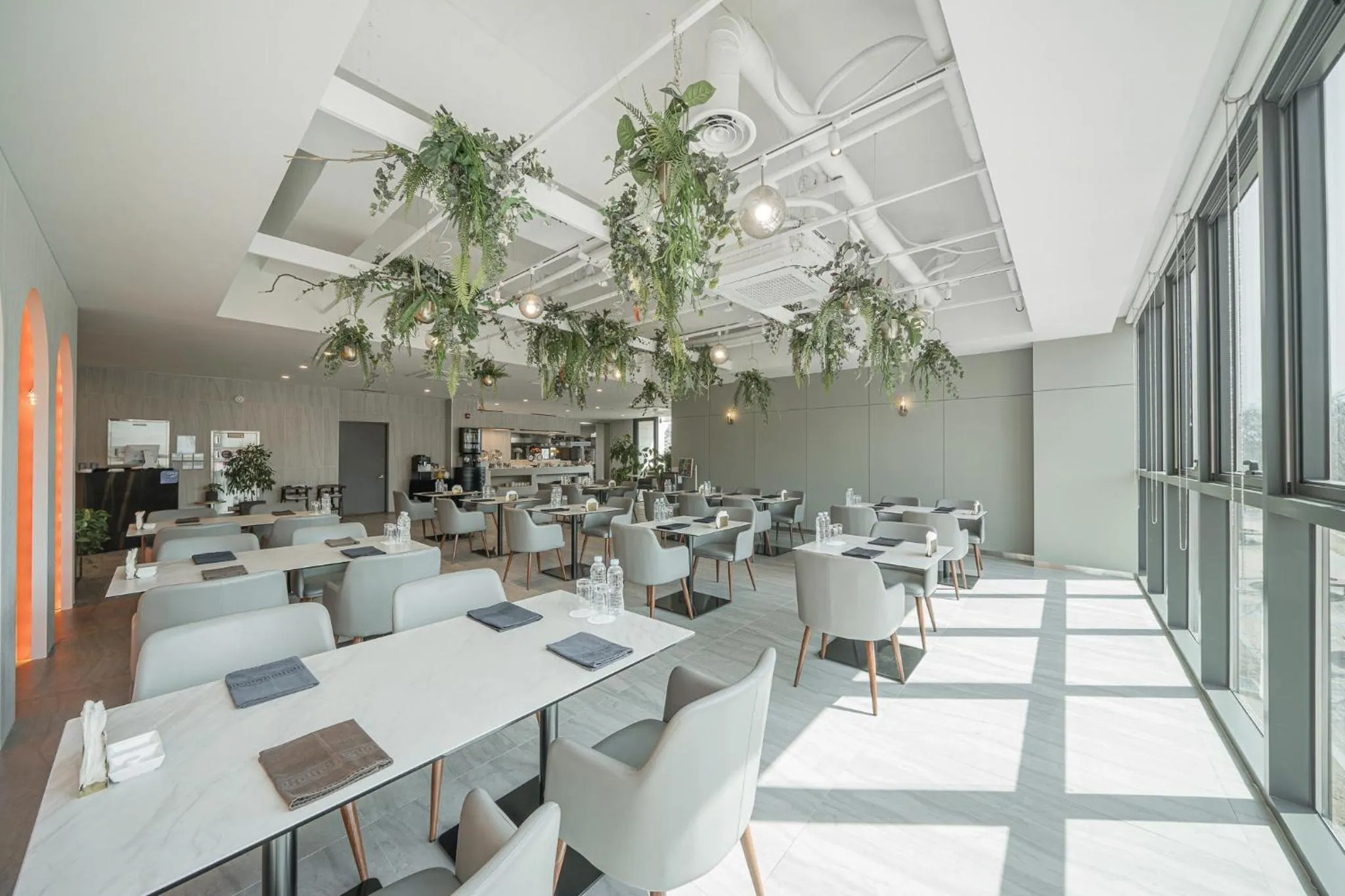 Restaurant/places to eat in Act Hotel