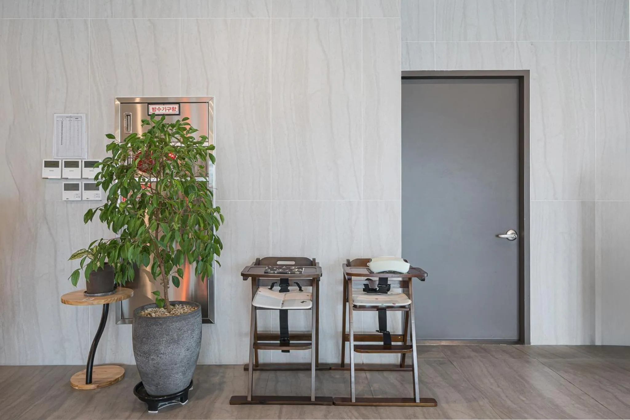 Restaurant/places to eat in Act Hotel