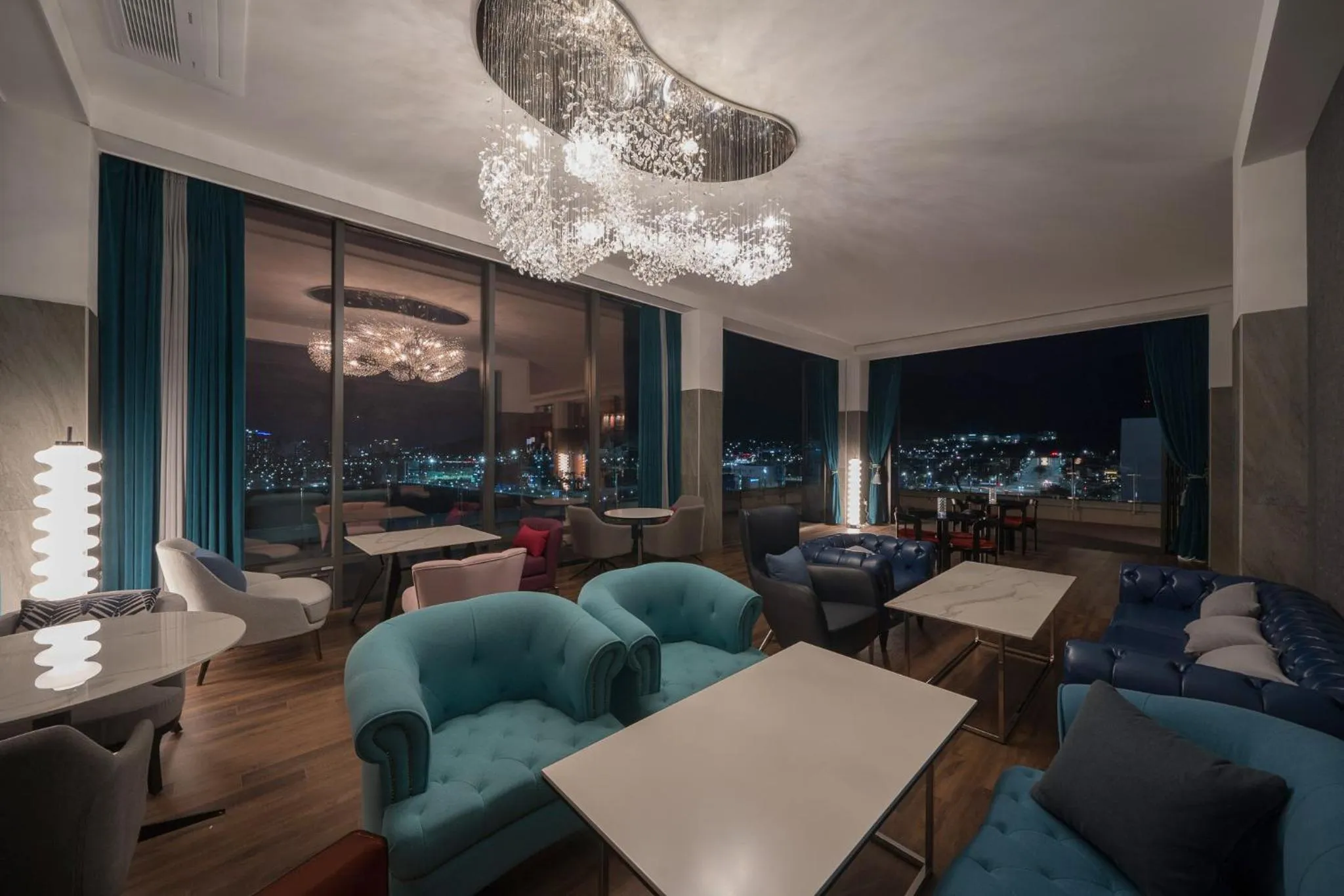 Restaurant/places to eat in Act Hotel