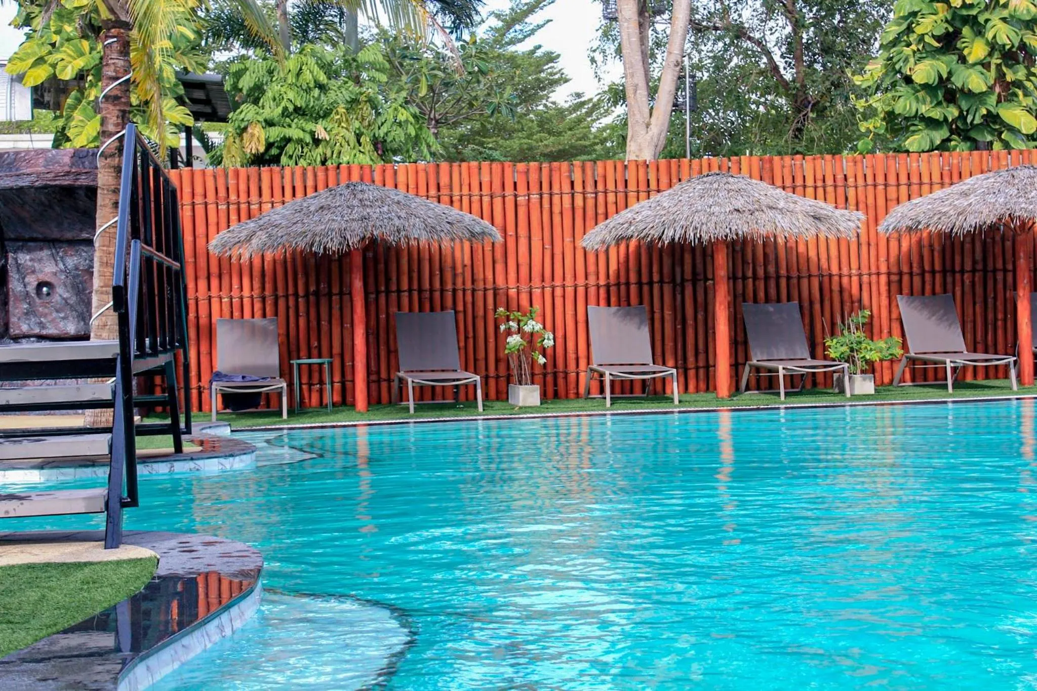 Swimming pool in Hideaway Resort Banchang