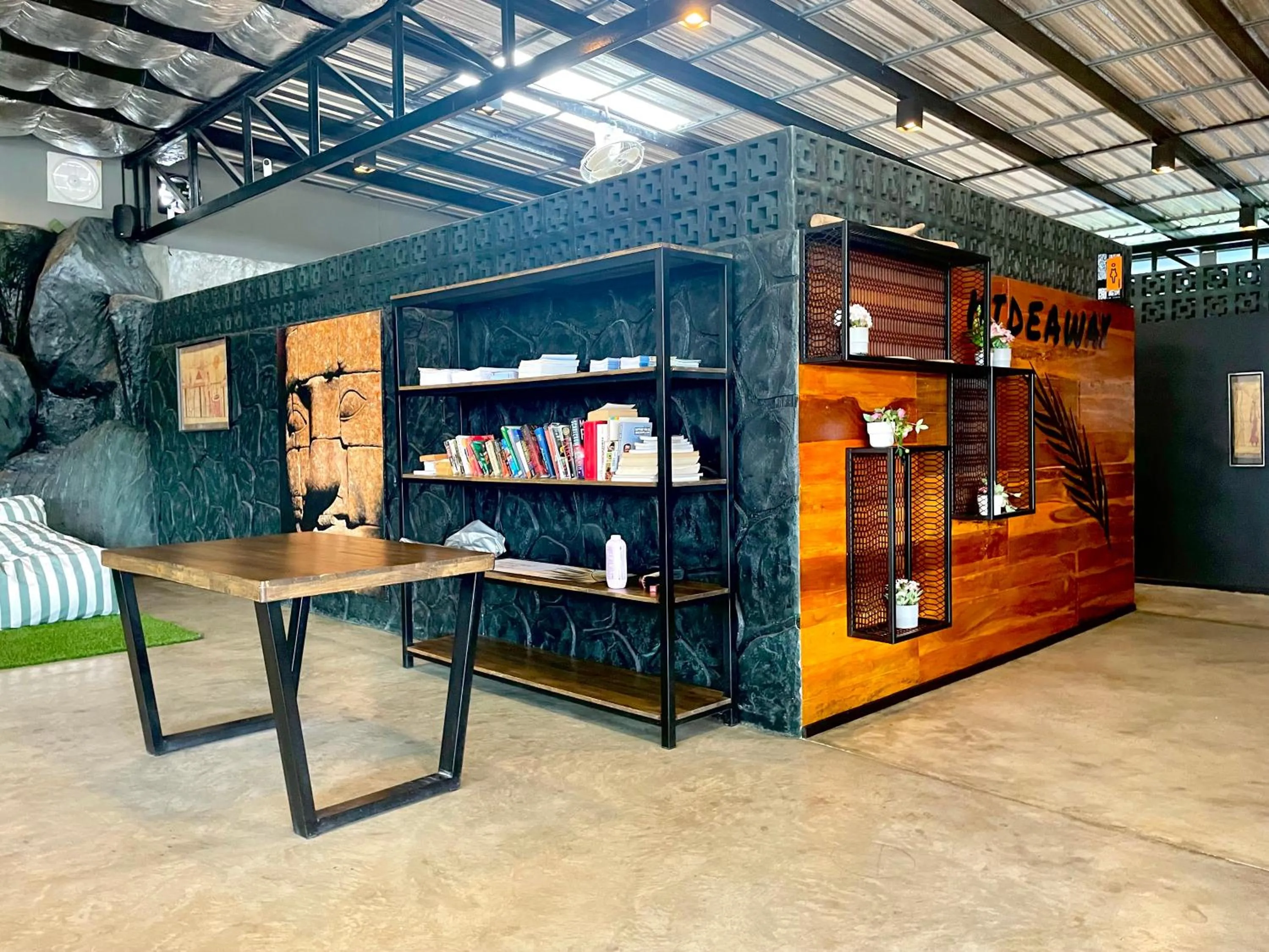 Library in Hideaway Resort Banchang