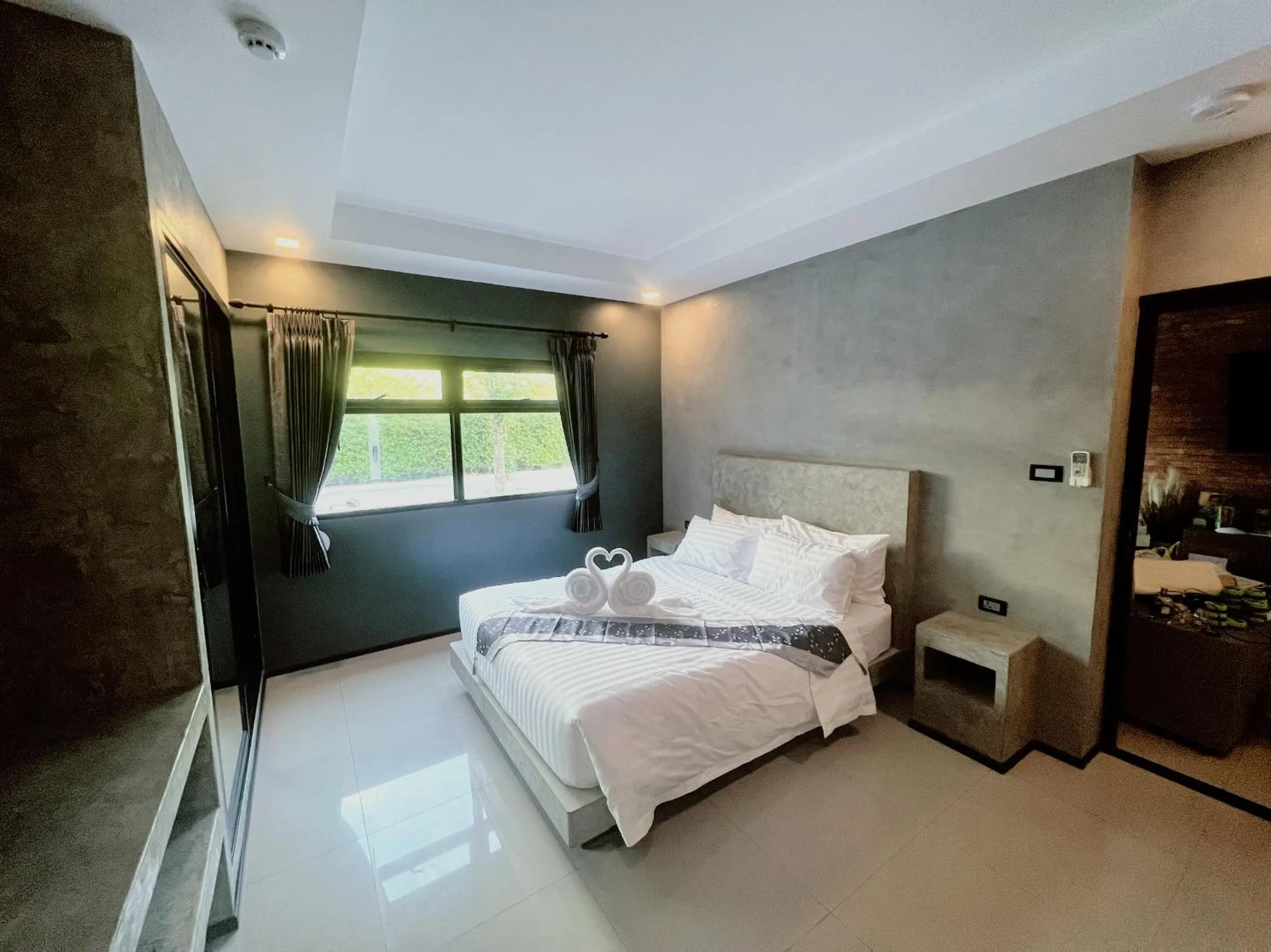 Photo of the whole room, Bed in Hideaway Resort Banchang