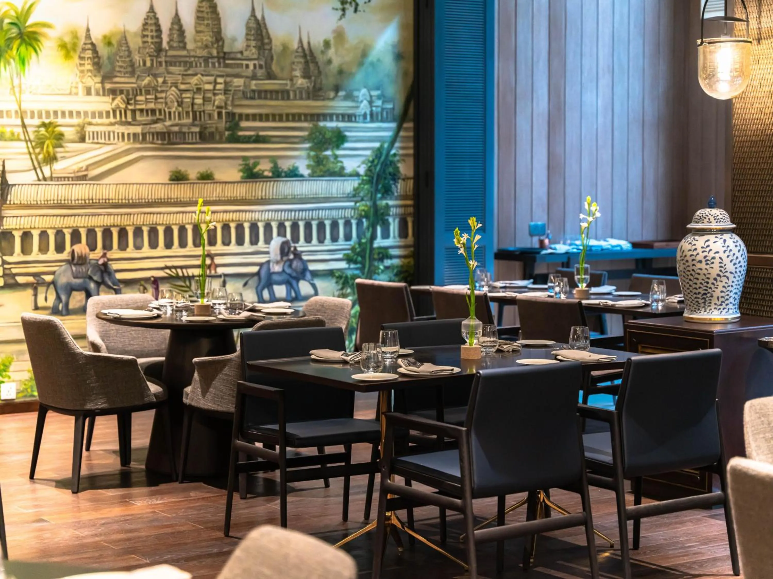 Restaurant/places to eat in Hotel KVL