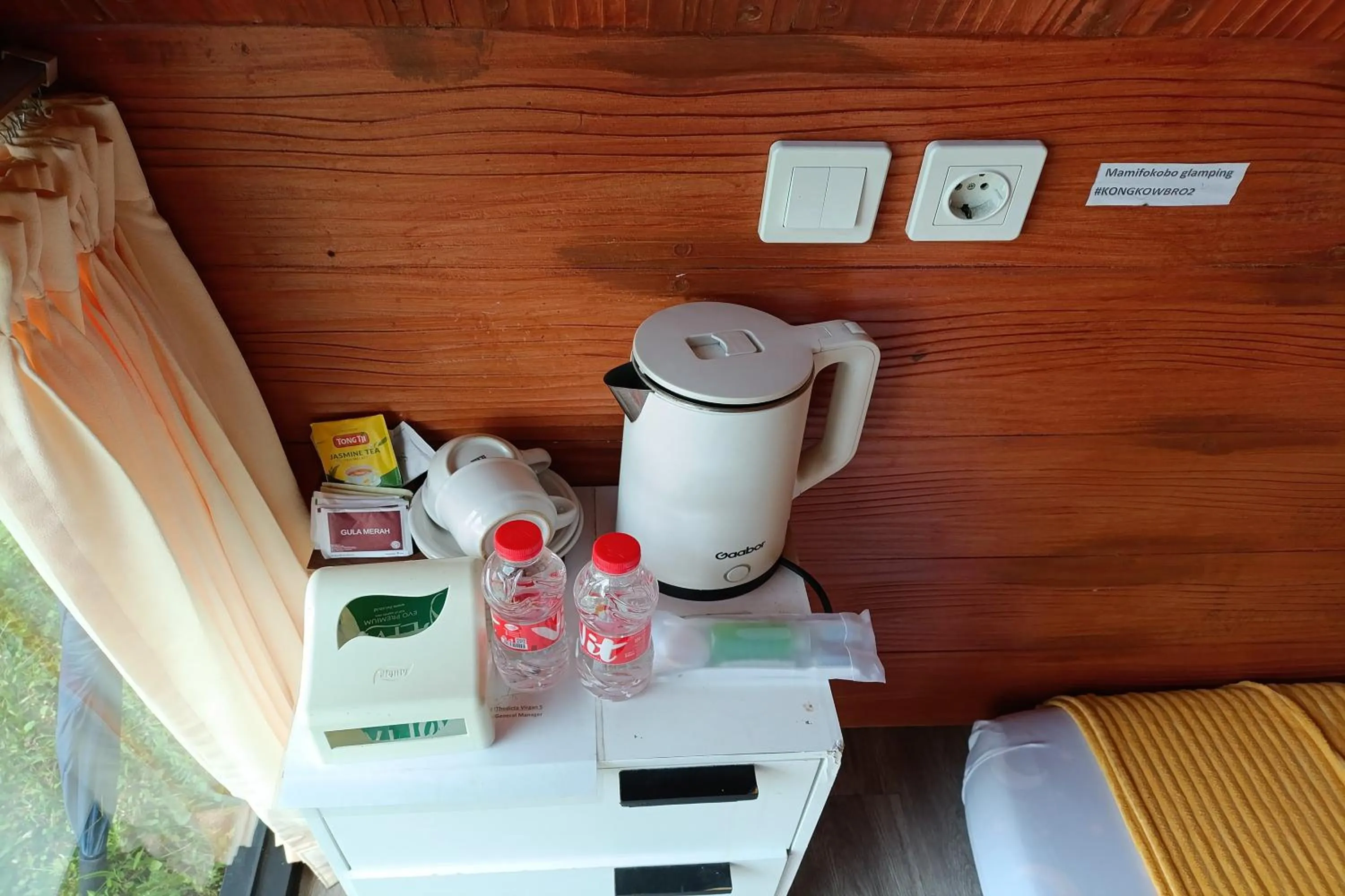 Coffee/tea facilities in Mamifokobo Hotel & Glamping