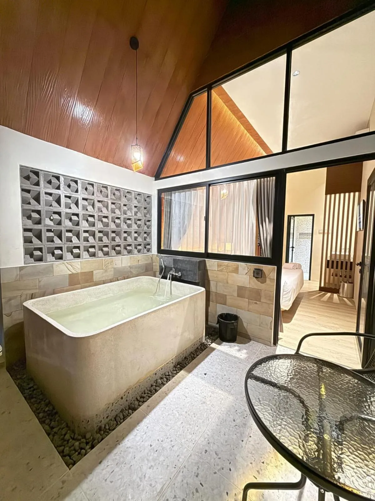 Bathroom, Bed in Mamifokobo Hotel & Glamping