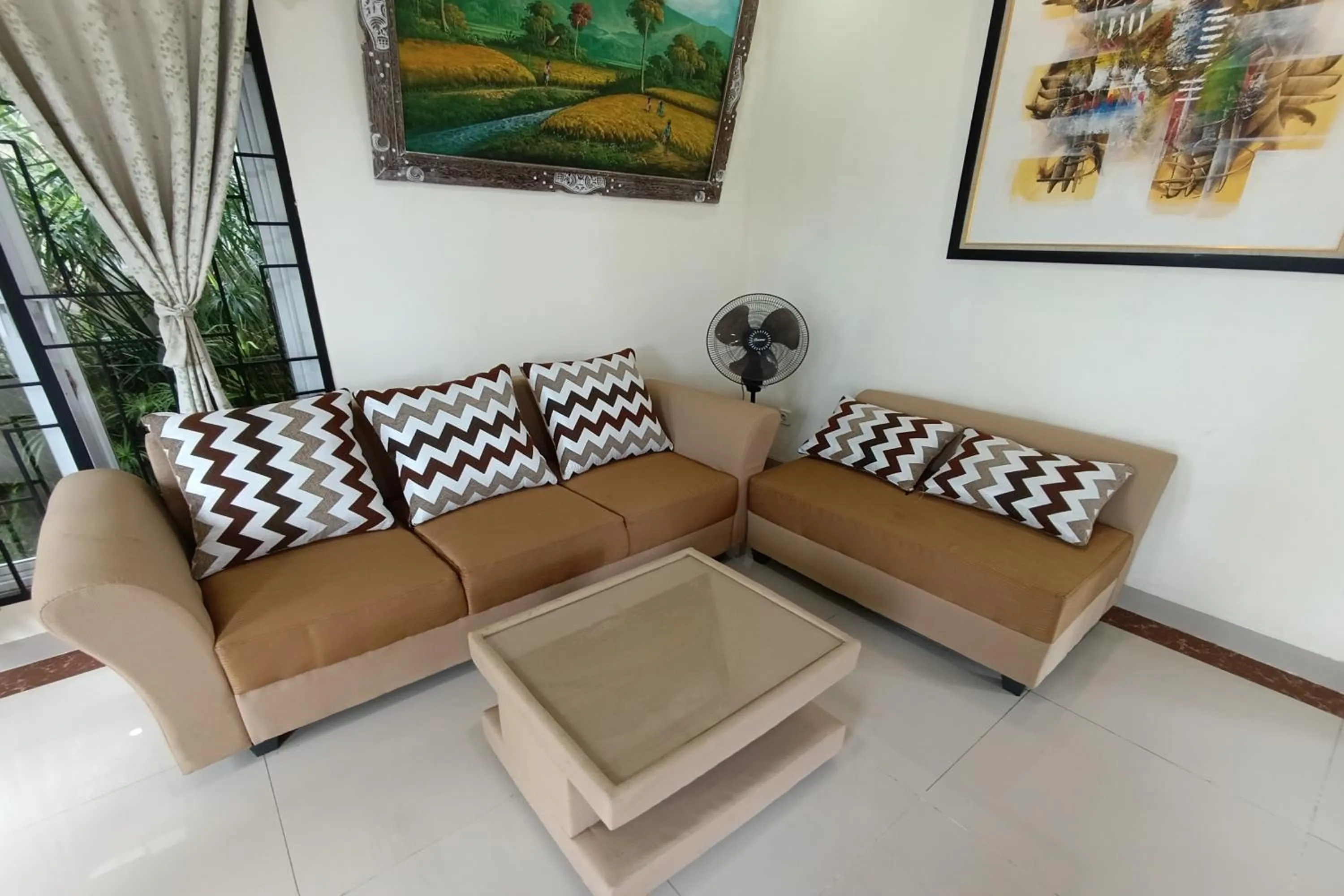 Seating area in Mamifokobo Hotel & Glamping