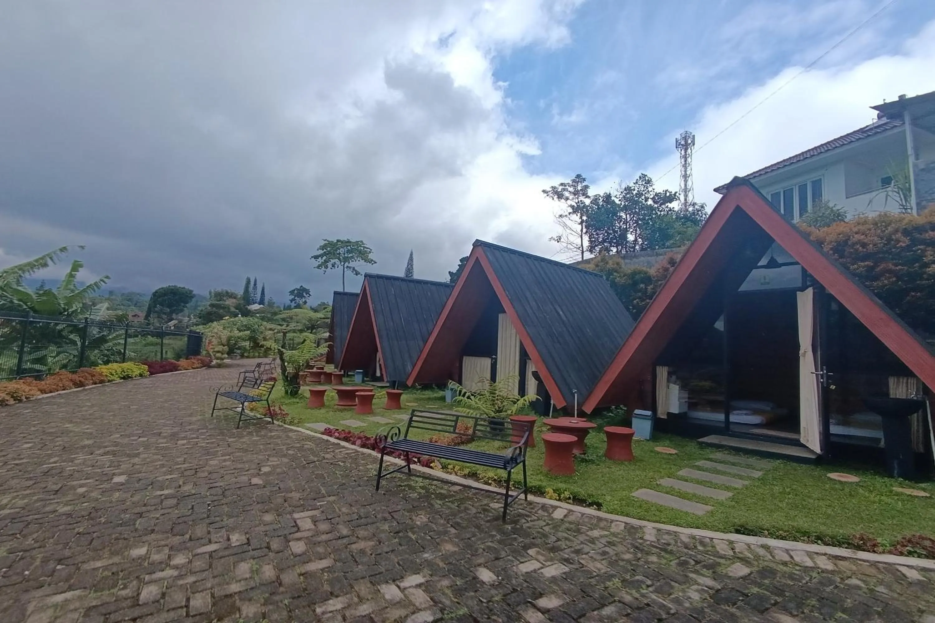 Property building in Mamifokobo Hotel & Glamping
