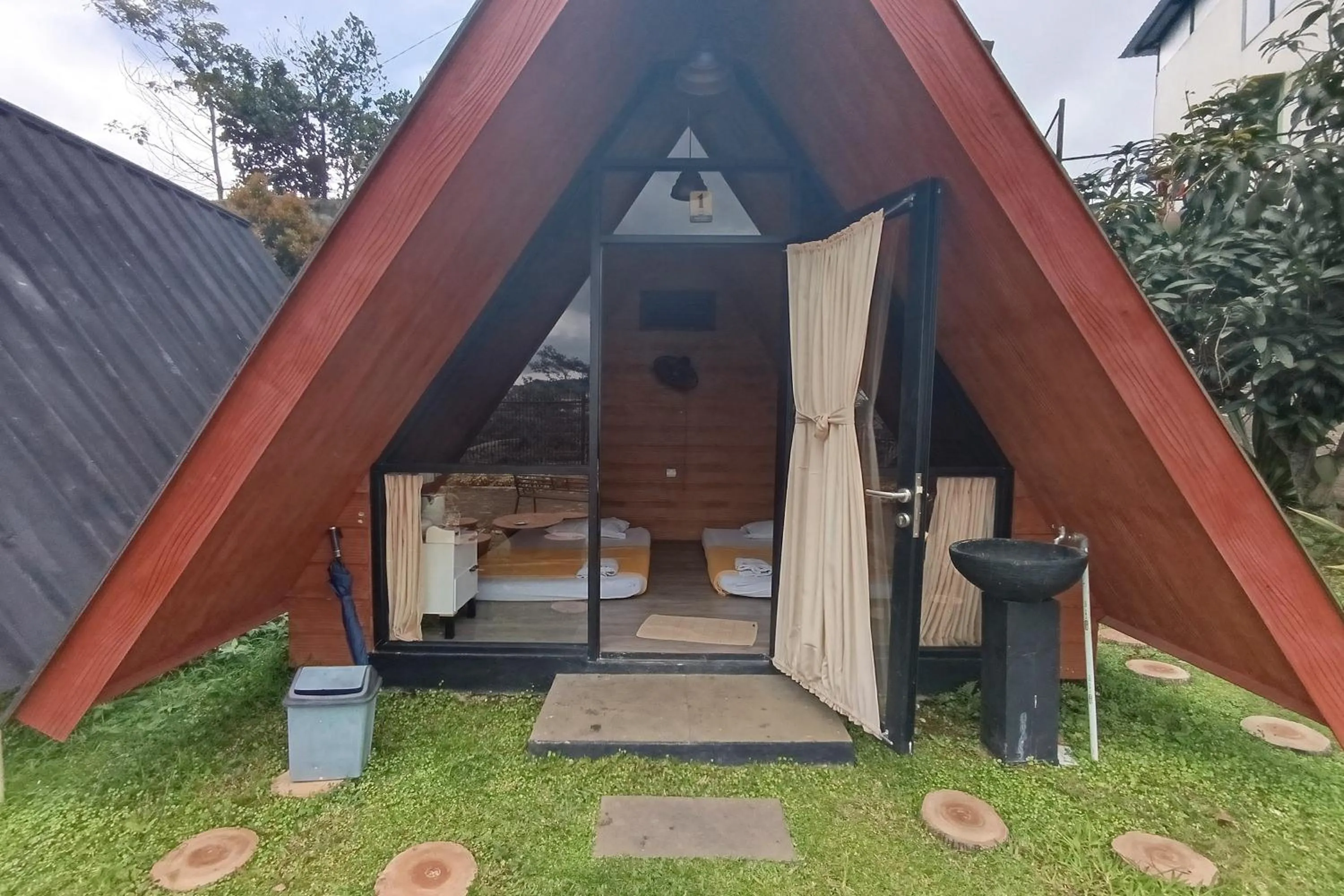 Property building in Mamifokobo Hotel & Glamping