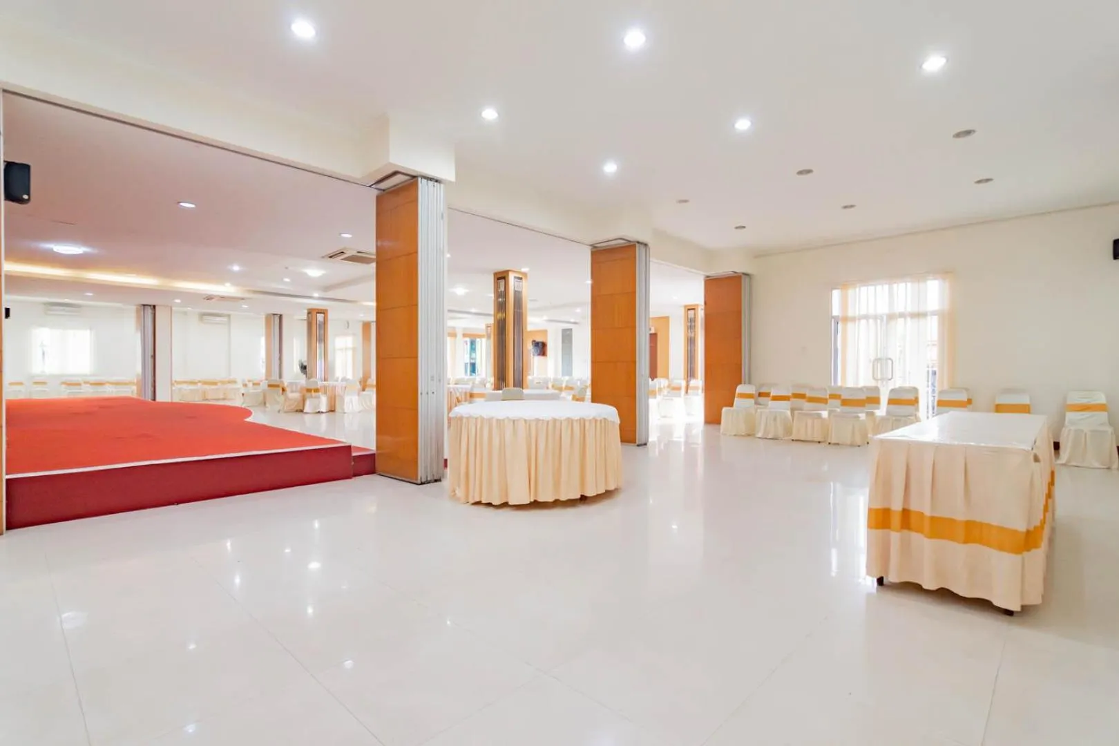 Banquet/Function facilities, Bed in Urbanview Hotel Syariah Dapen Pontianak by RedDoorz