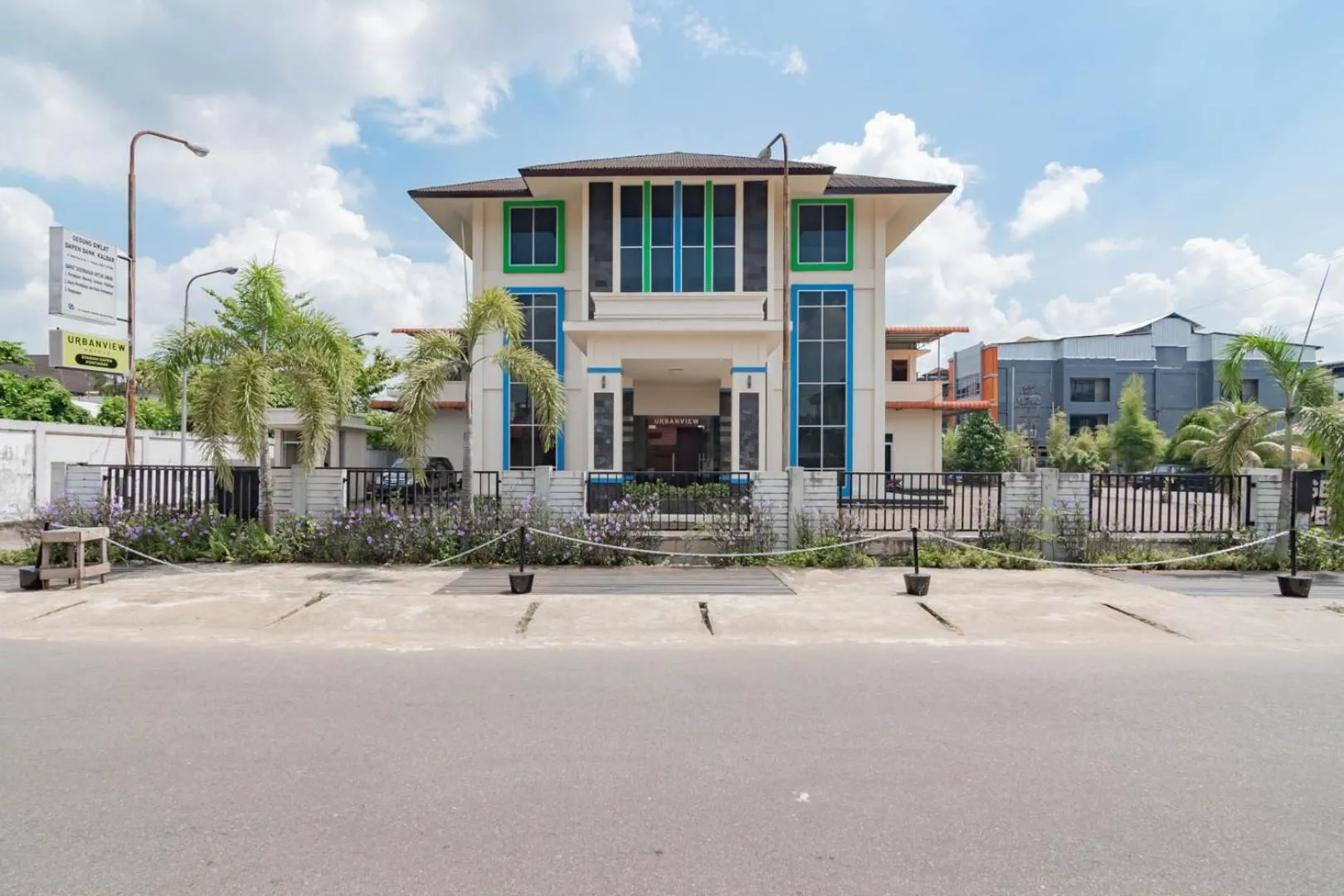 Property building in Urbanview Hotel Syariah Dapen Pontianak by RedDoorz
