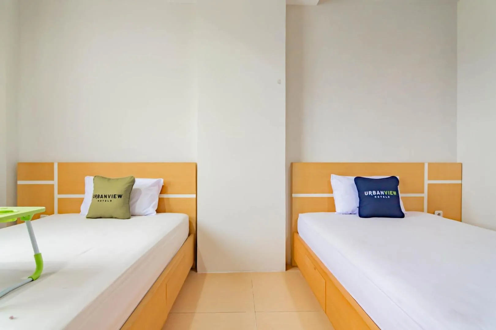 Bed in Urbanview Hotel Syariah Dapen Pontianak by RedDoorz