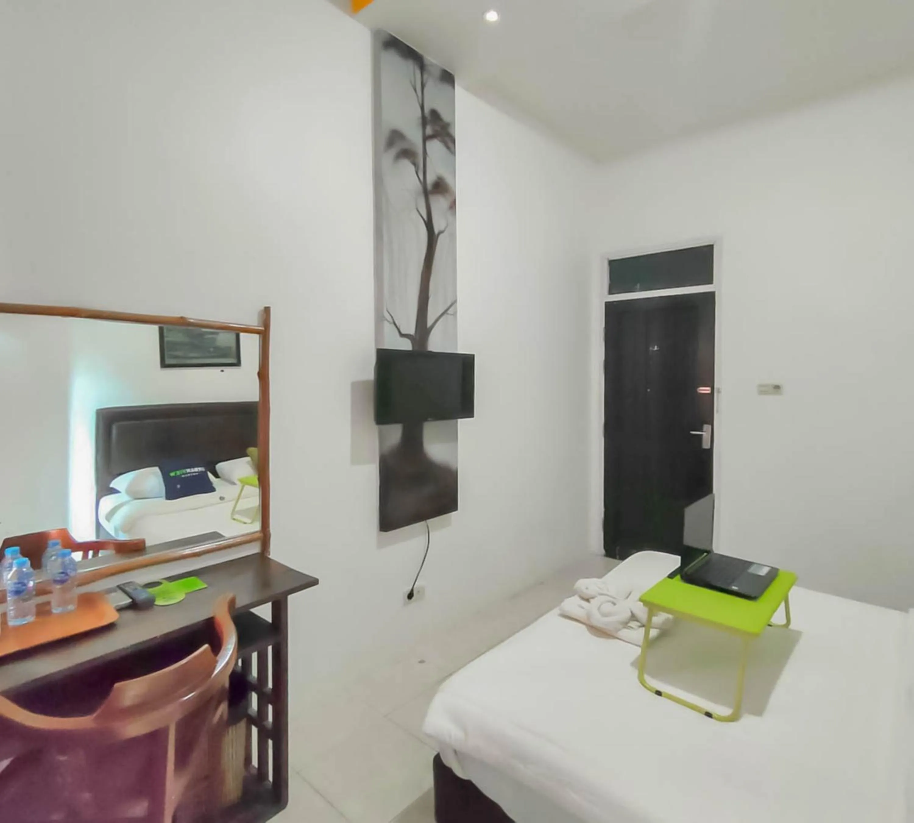 Bedroom in Urbanview Hotel Bagoes Sintang by RedDoorz