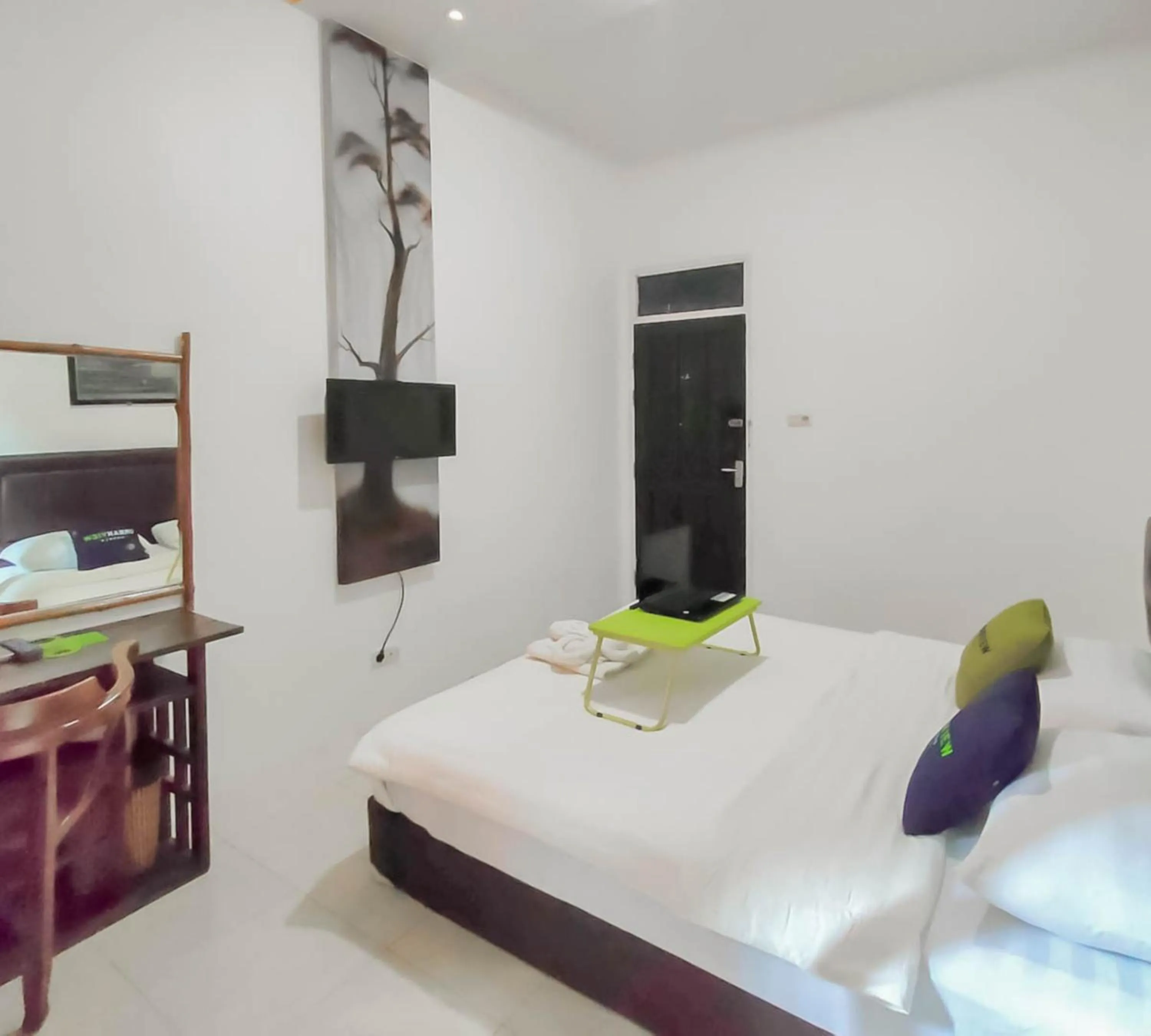 Bedroom, Bed in Urbanview Hotel Bagoes Sintang by RedDoorz