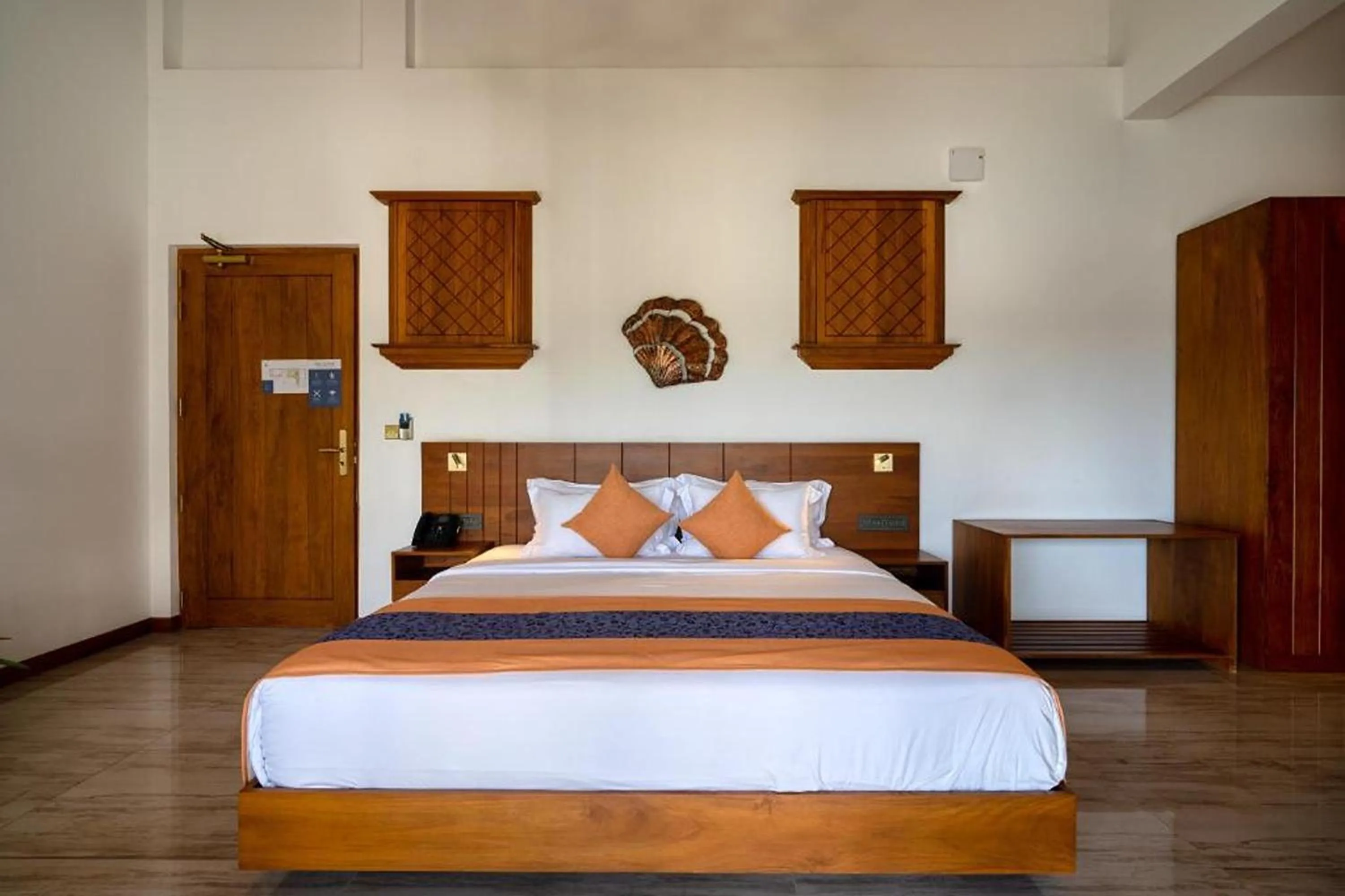 Photo of the whole room, Bed in Beacon By The Bay Villas and Suites by the Clarks