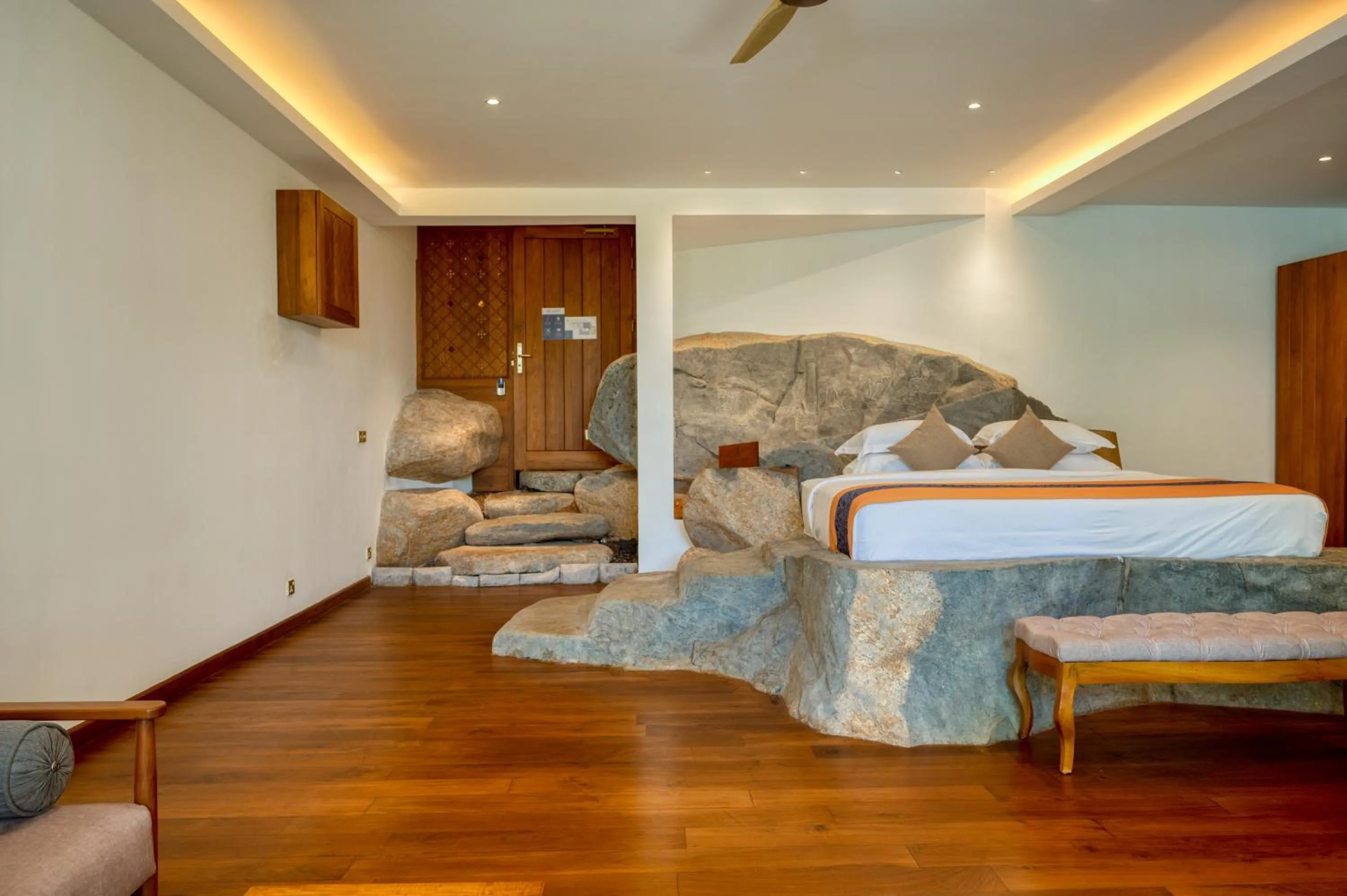 Photo of the whole room, Bed in Beacon By The Bay Villas and Suites by the Clarks